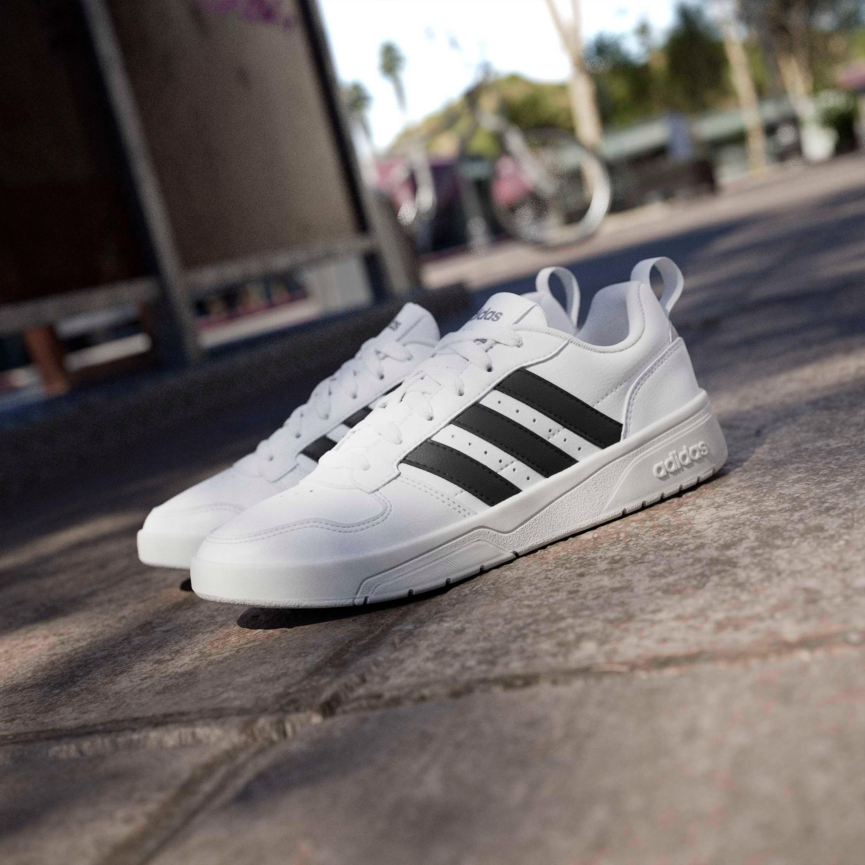 حذاء سنيكرز كاحل مخطط برباط كورتويف للنساء من أديداس-women-shoes-sneakers-image-12