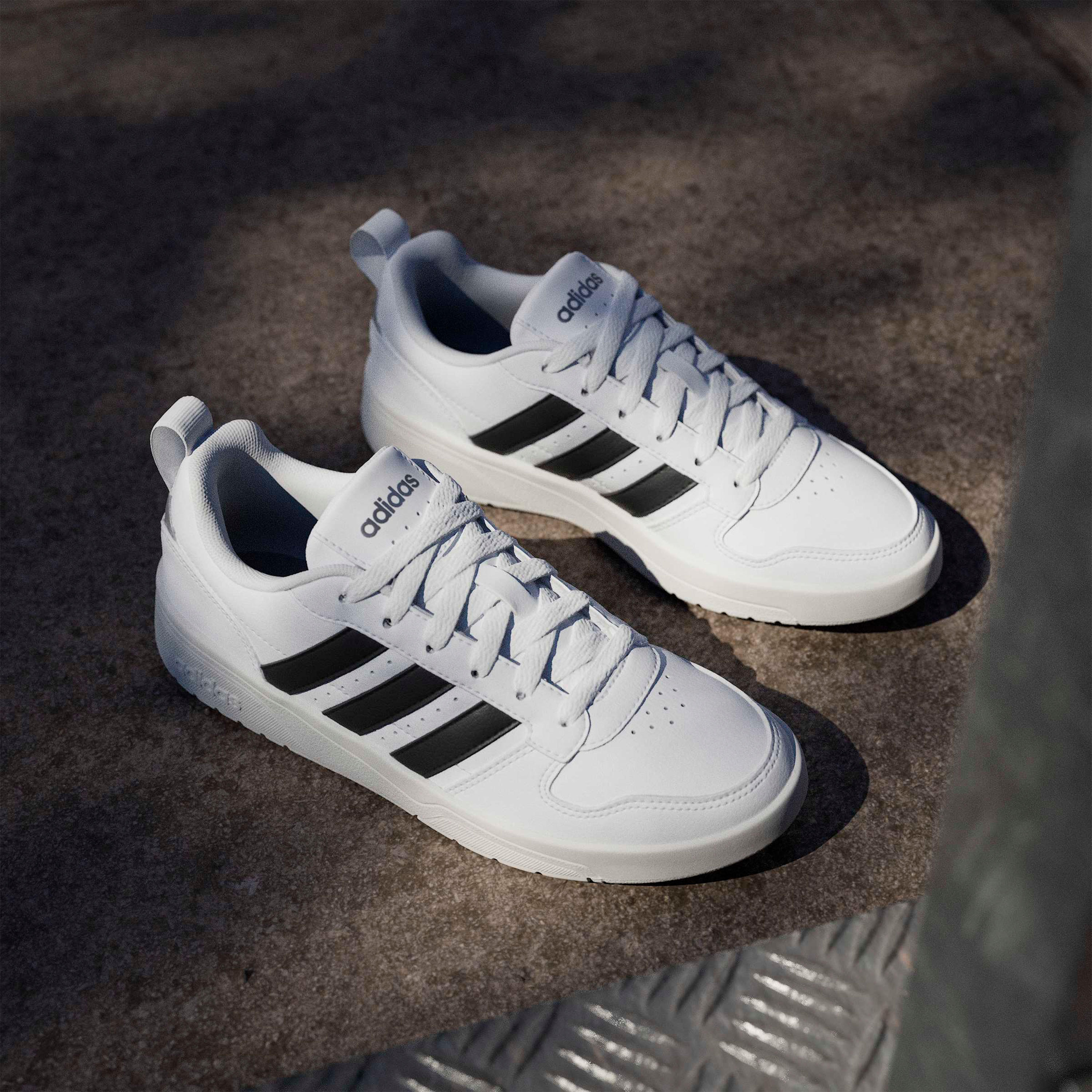 حذاء سنيكرز كاحل مخطط برباط كورتويف للنساء من أديداس-women-shoes-sneakers-image-9