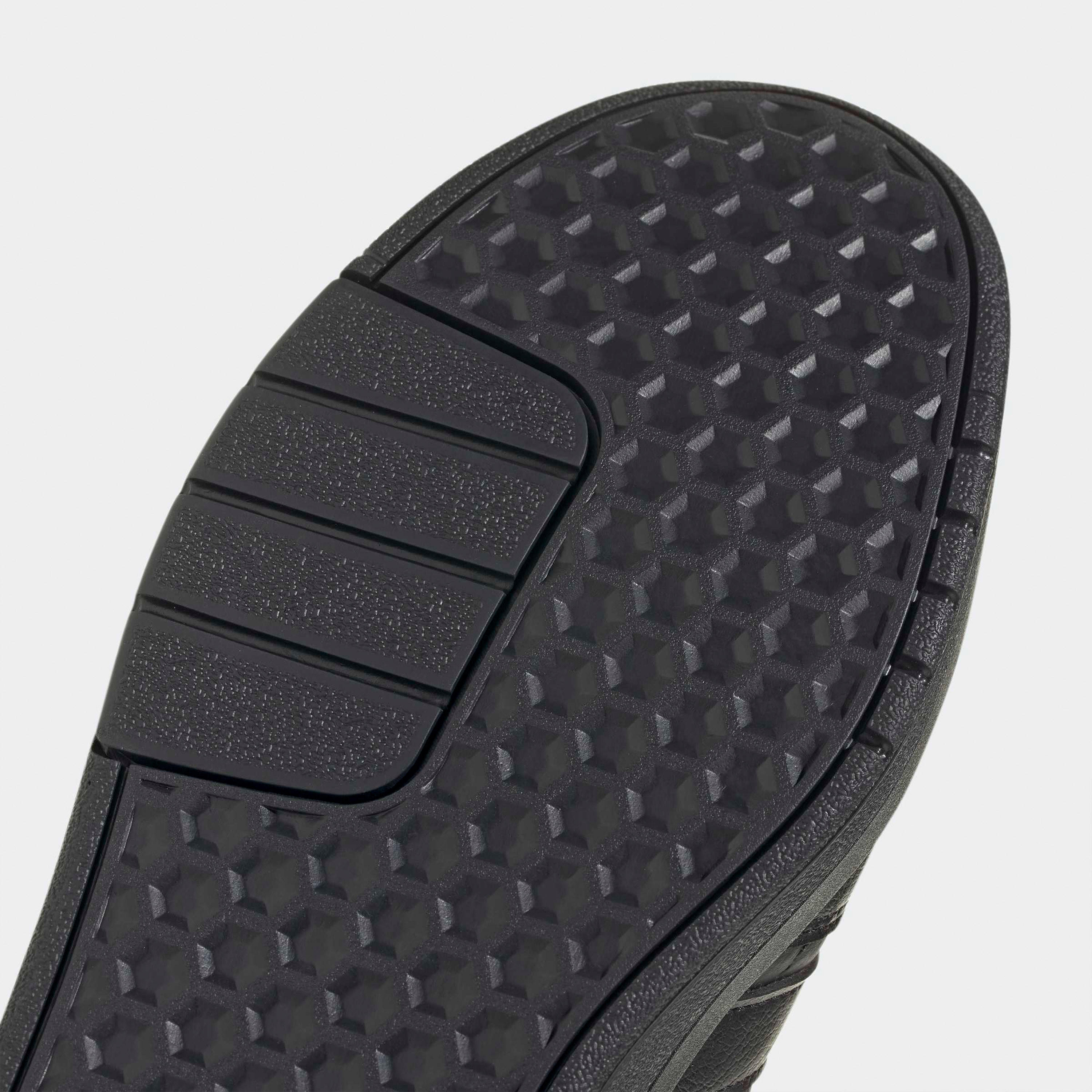 حذاء سنيكرز طول الكاحل برباط كورتويف للرجال من أديداس-men-shoes-sneakers-image-5