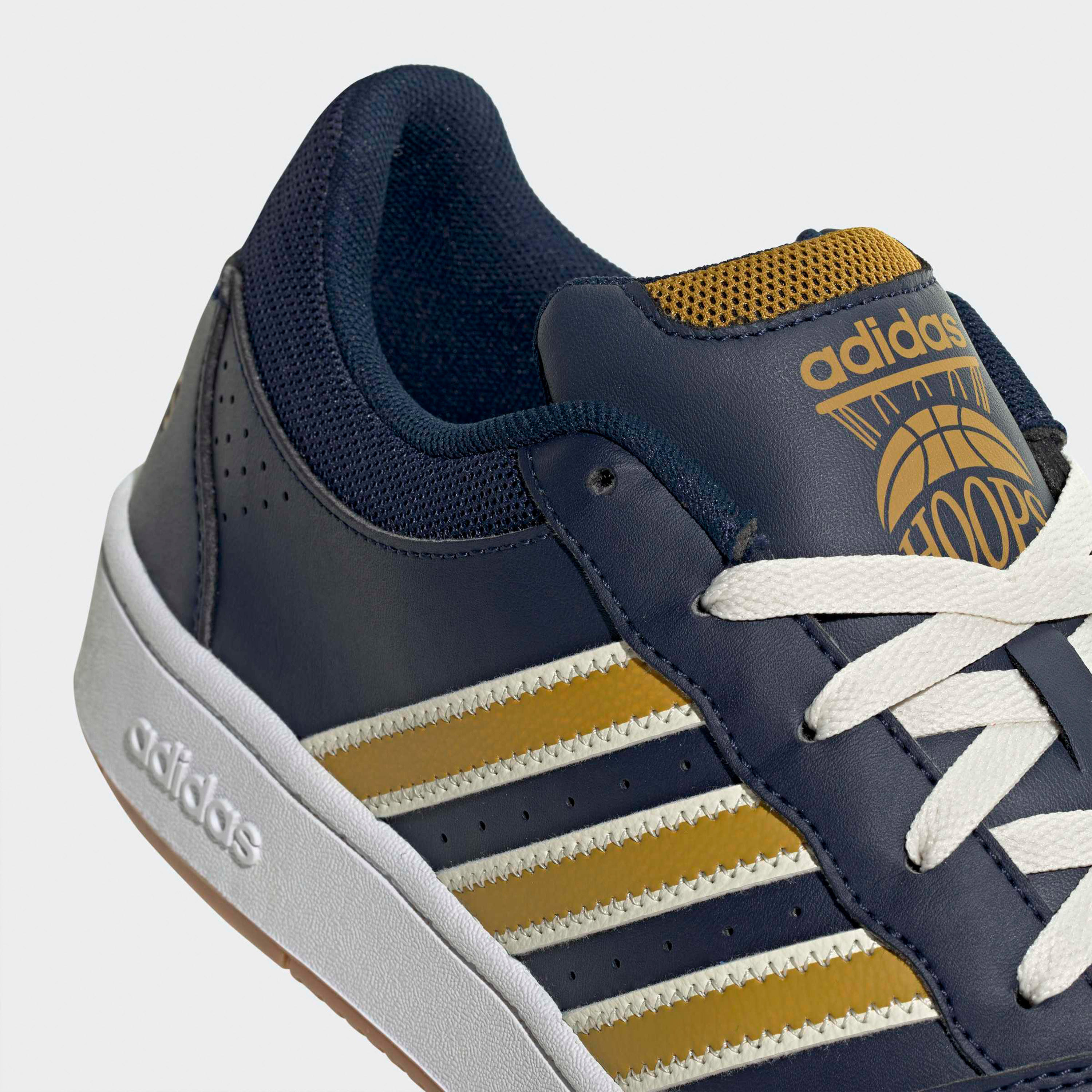 حذاء سنيكرز طول الكاحل برباط هوبس كلاسيك للرجال من أديداس-men-shoes-sneakers-image-6
