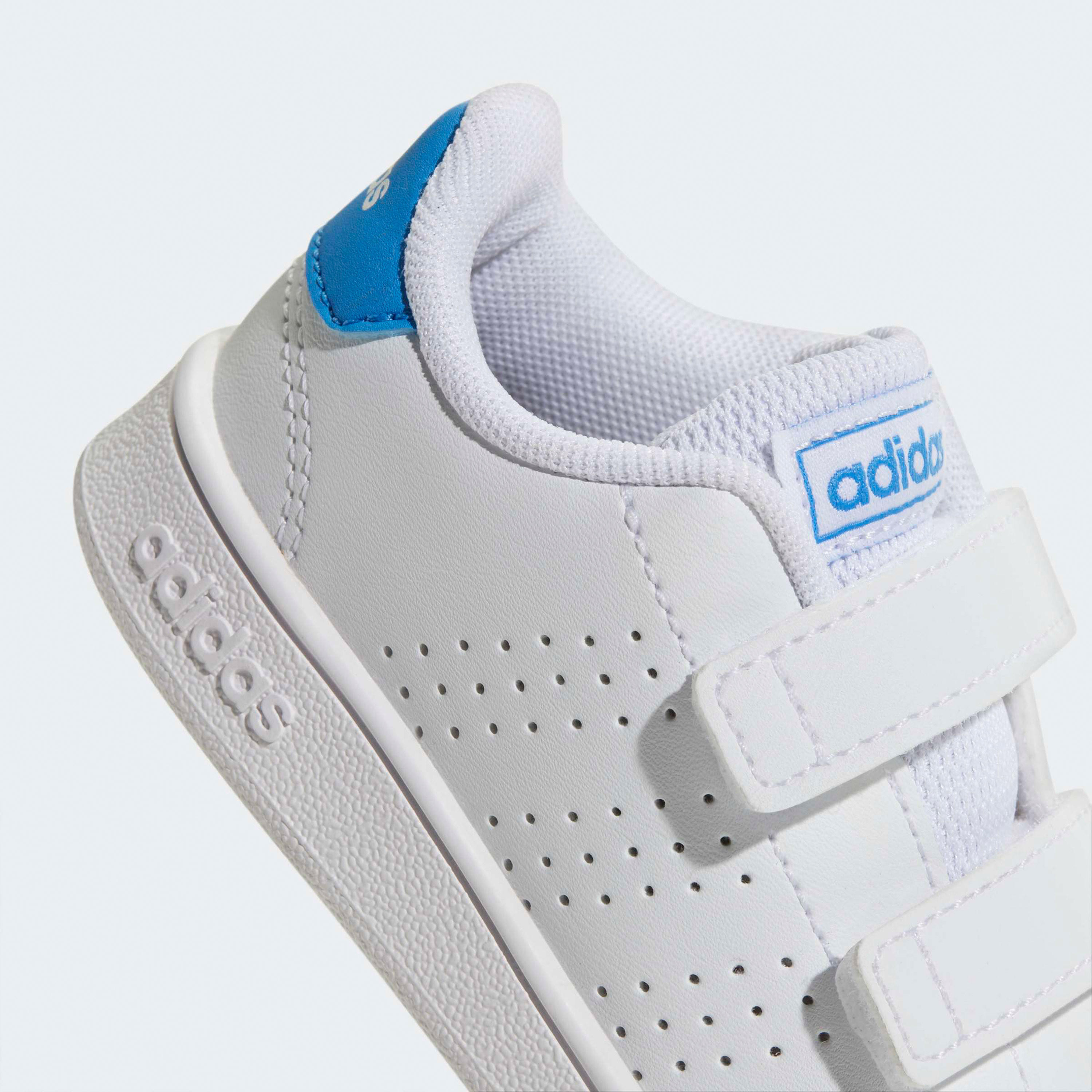 حذاء متعدد التصاميم بطول الكاحل وشريط إغلاق لاصق من أديداس-sports-boys-shoes-image-5
