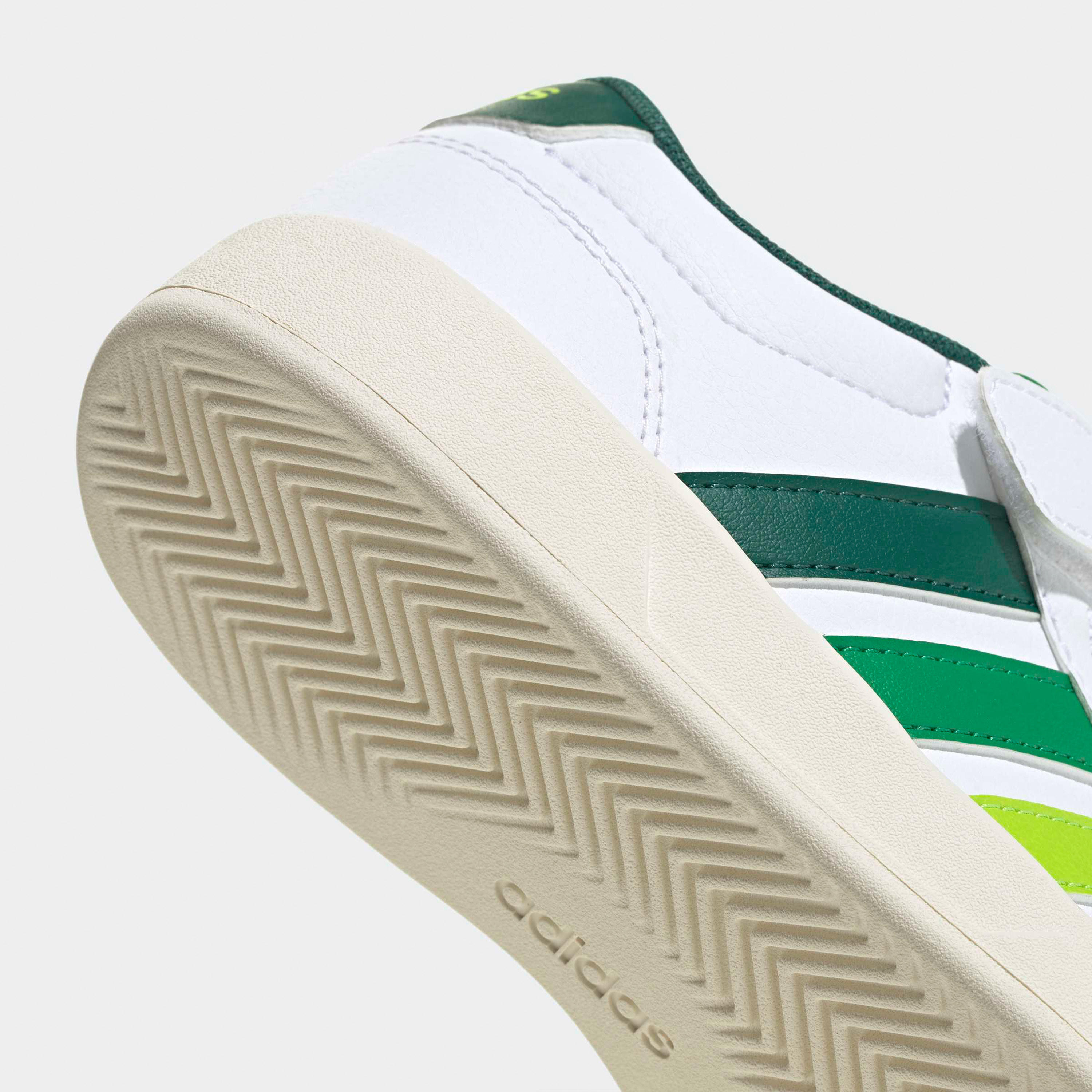 حذاء سنيكرز بشريط إغلاق لاصق "بريكنيت 3.0 إي إل" للأولاد من أديداس-girls-shoes-sneakers-image-5
