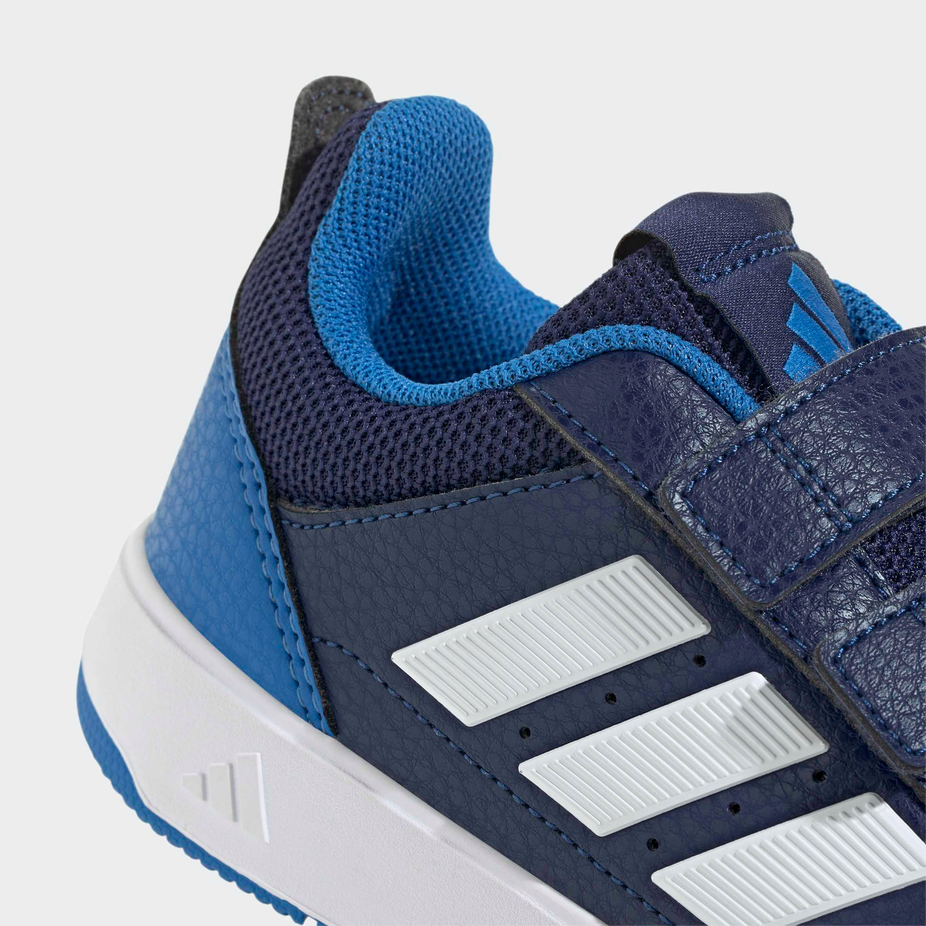 حذاء رياضي بشريط إغلاق لاصق للأطفال من أديداس-sports-boys-shoes-image-5