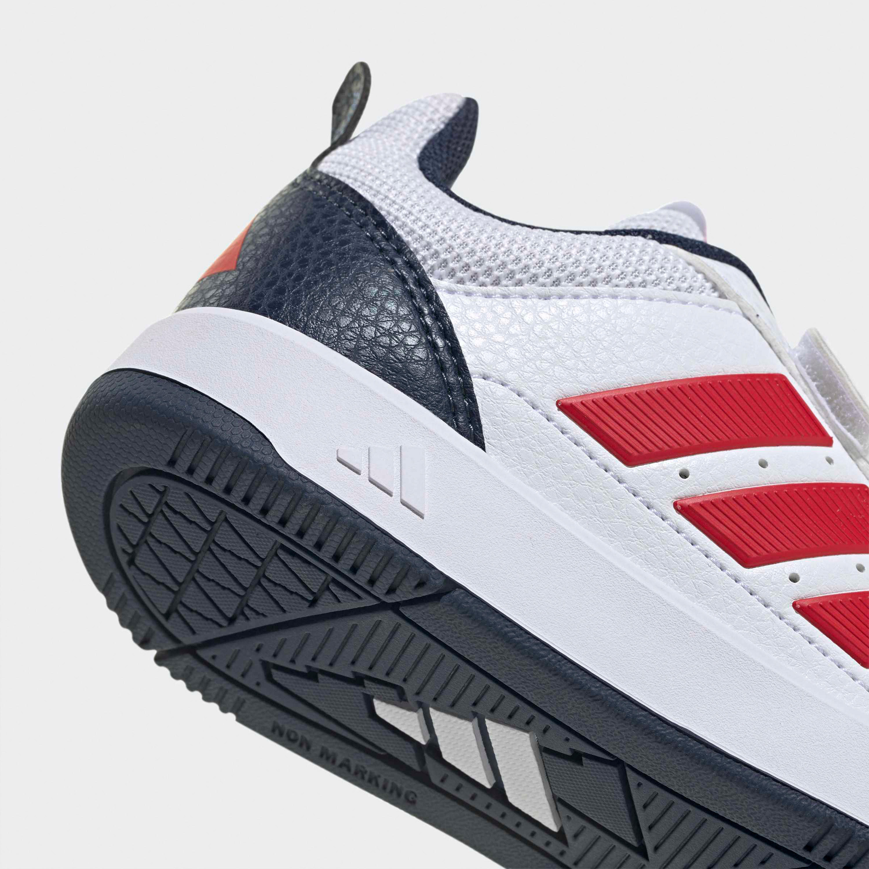 حذاء رياضي بشريط إغلاق لاصق للأطفال من أديداس-sports-boys-shoes-image-6