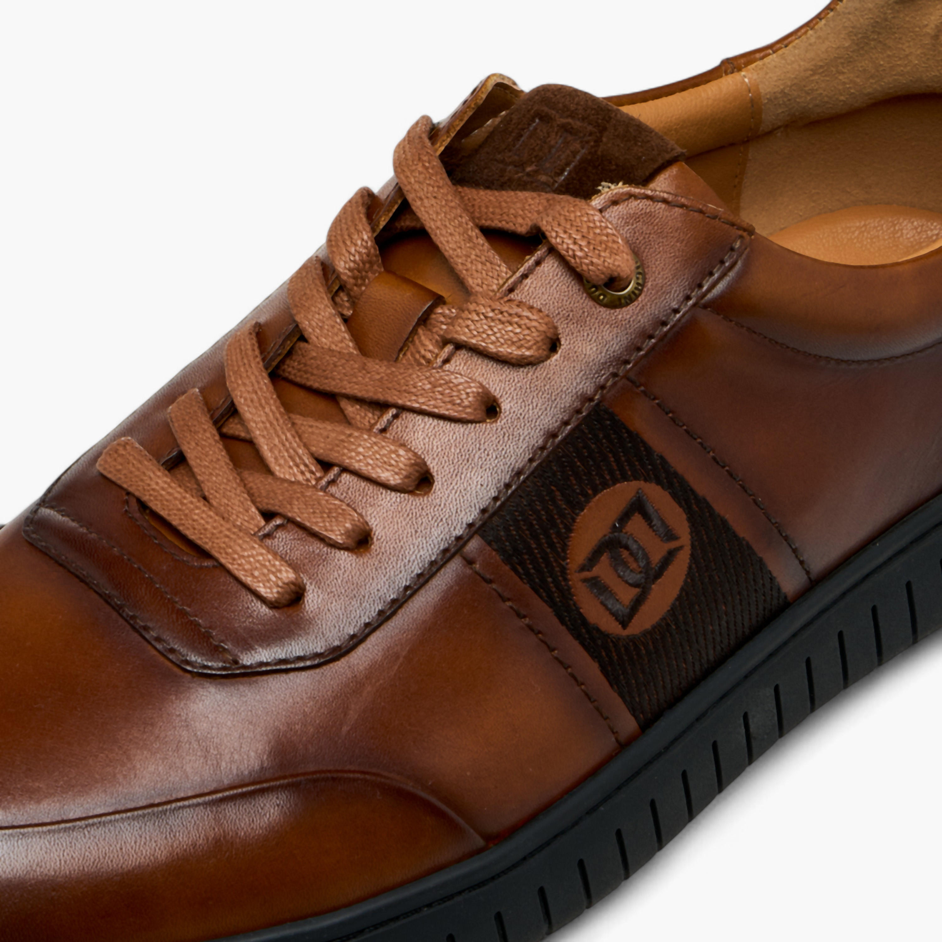 حذاء سنيكرز جلد برباط وتطريز الشعار للرجال من دوتشيني-men-shoes-sneakers-image-4