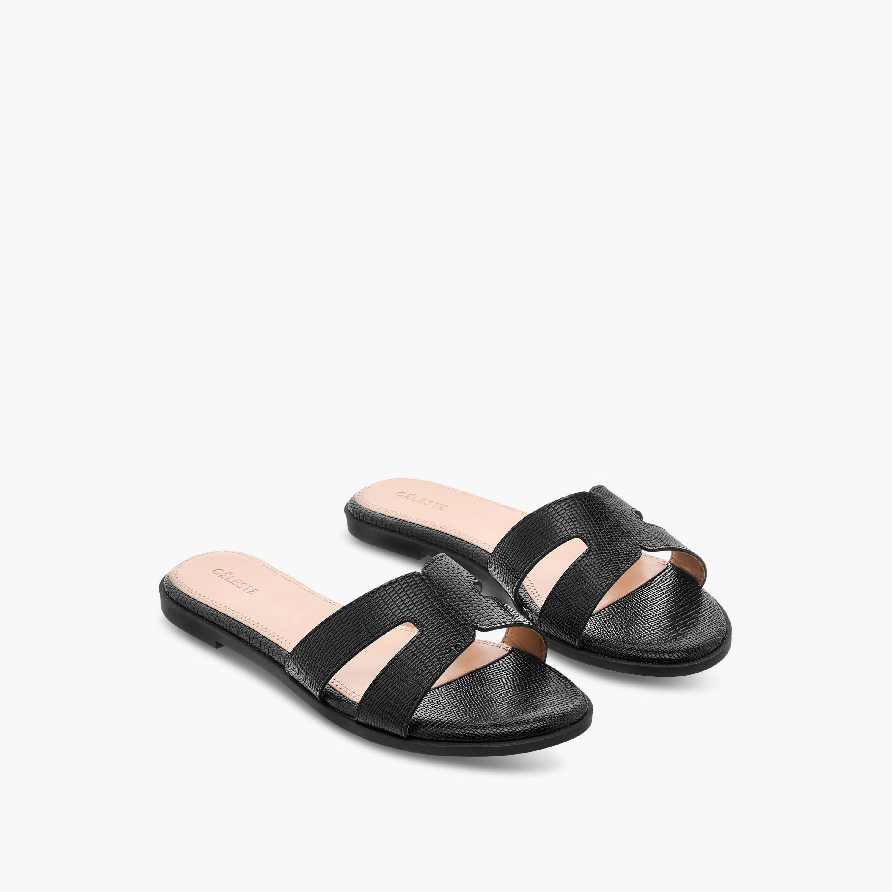 صندل سهل الارتداء بتفاصيل مفرغة من لو كونفورت-women-shoes-flats-sandals-image-1