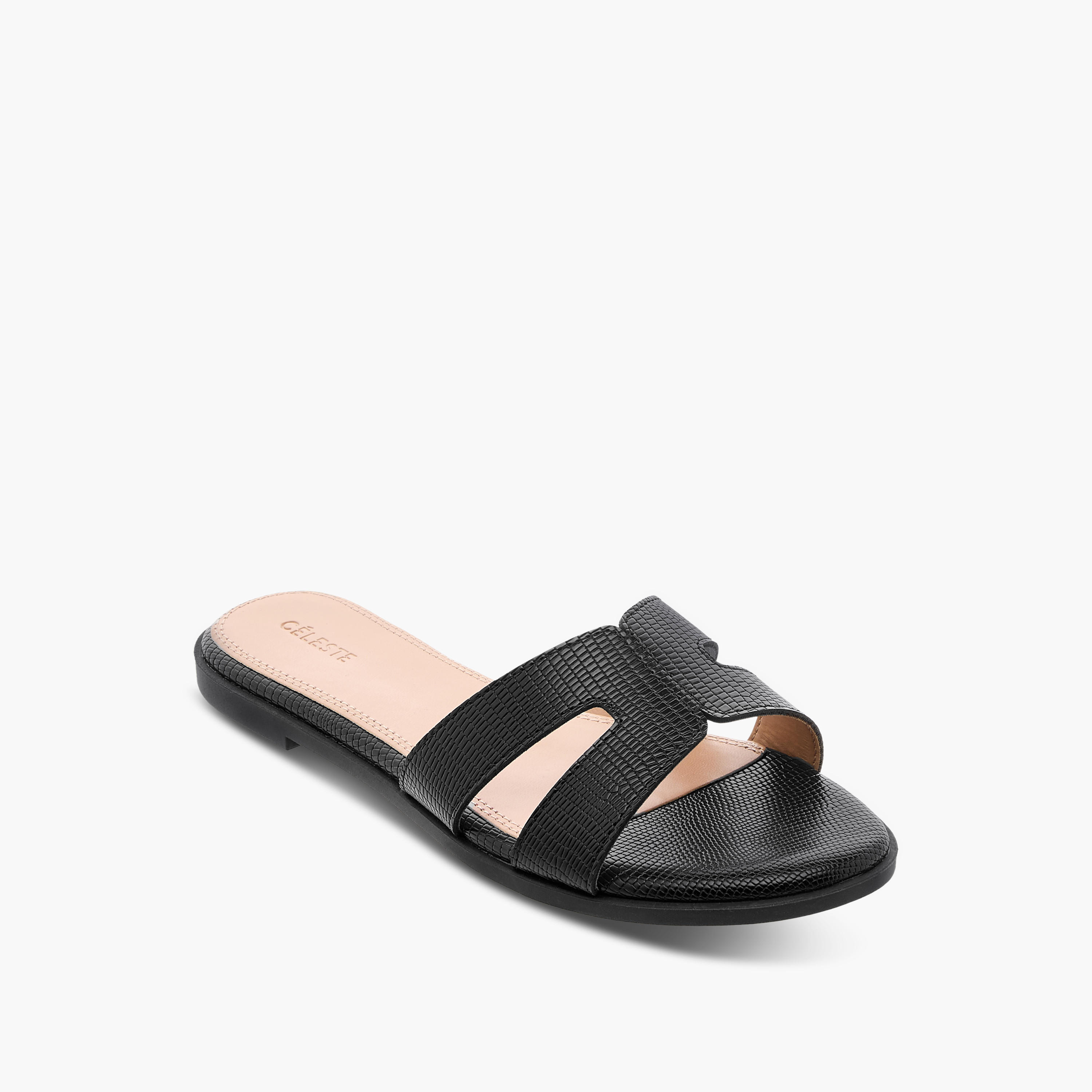 صندل سهل الارتداء بتفاصيل مفرغة من لو كونفورت-women-shoes-flats-sandals-image-2