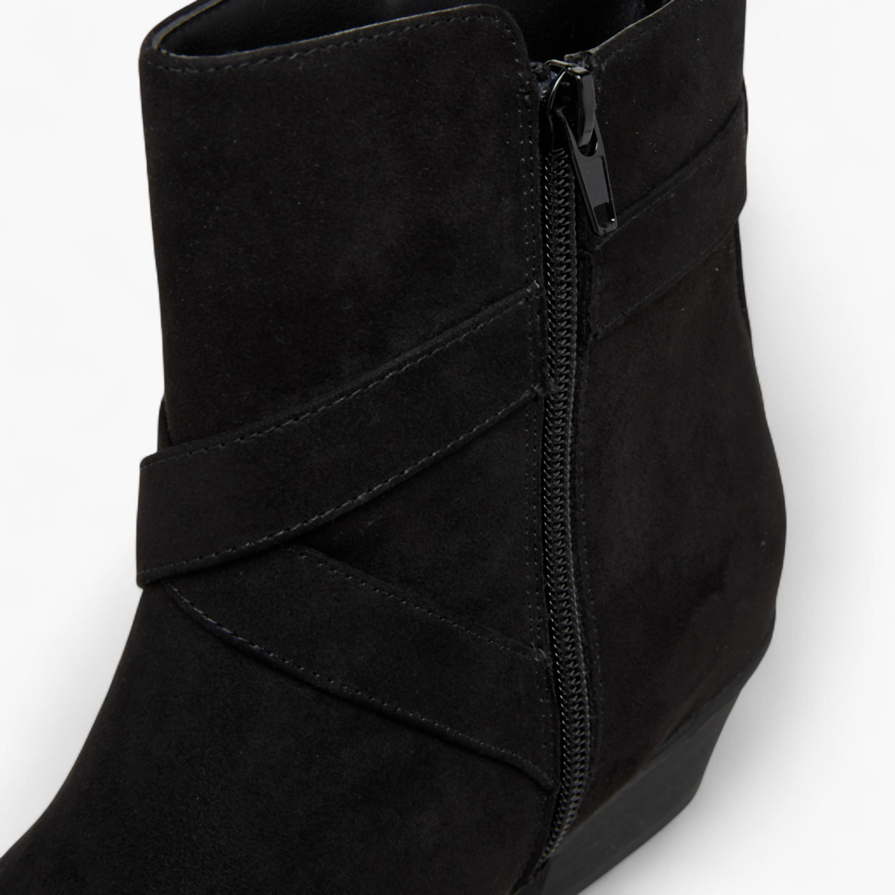 بوت سادة بطول الكاحل وبسحاب إغلاق من فلورا بيلا-women-shoes-boots-image-5