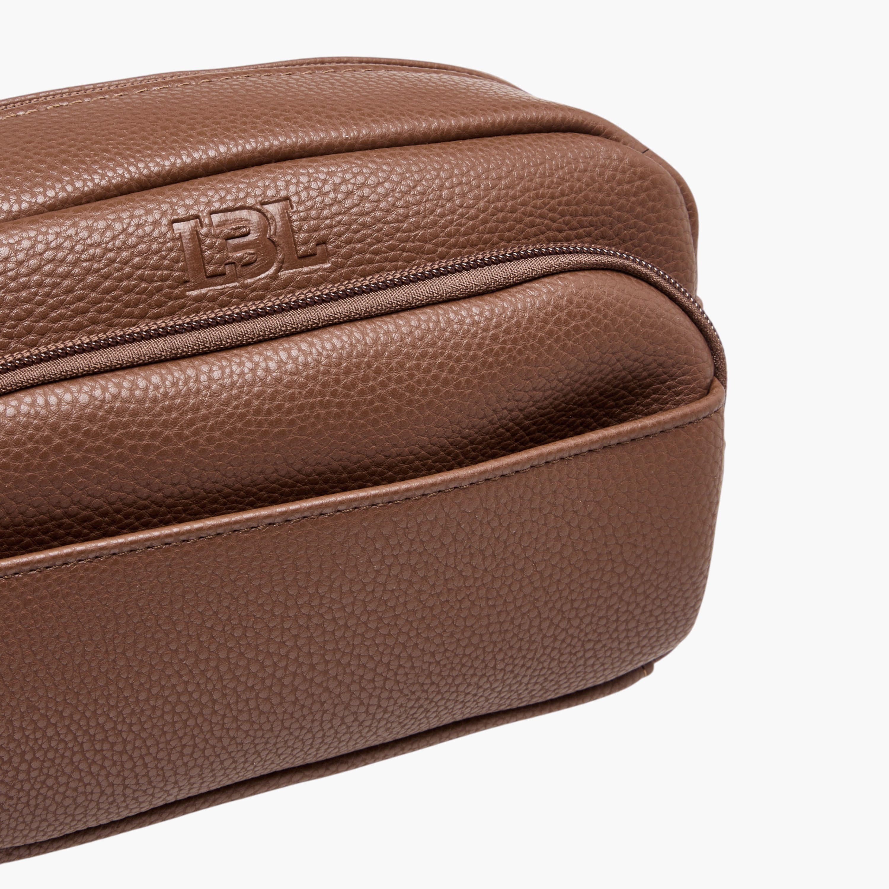 شنطة صغيرة سادة بسحاب إغلاق من إل بي إل بواسطة شو إكسبريس-travel-accessories-image-4