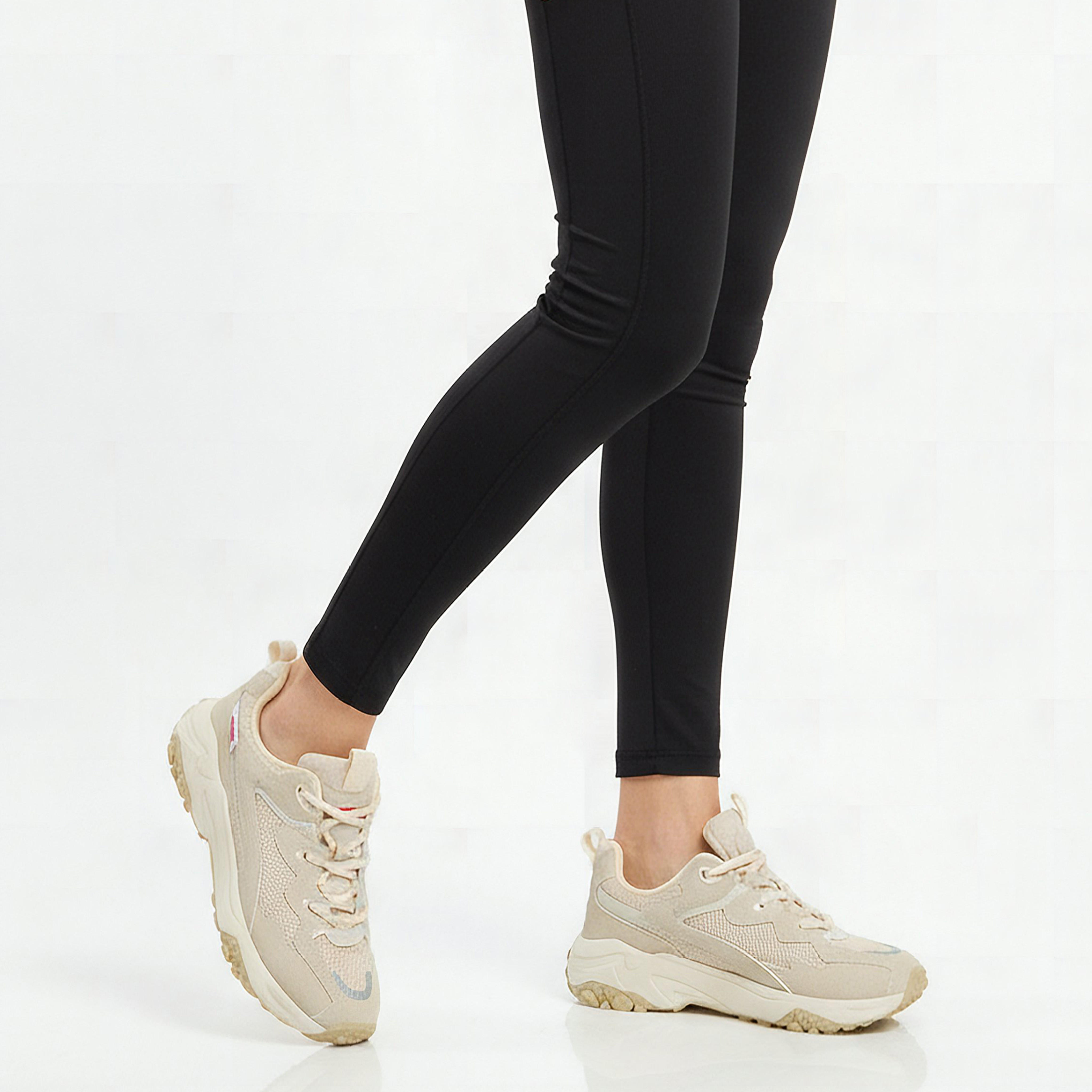 حذاء سنيكرز بطول الكاحل ورباط وألواح للنساء من لي كوبر-women-shoes-sneakers-image-2