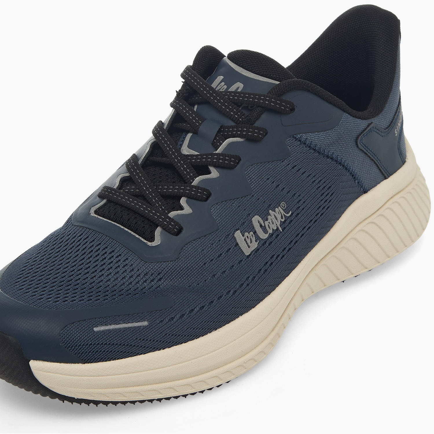 حذاء سنيكرز برباط إغلاق وملمس بارز للرجال من لي كوبر-men-shoes-sneakers-image-4