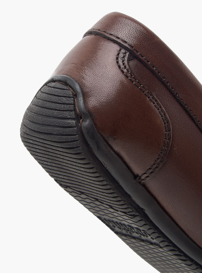 حذاء موكاسين سهل الارتداء وبارز الملمس من مستر دوتشيني-boys-shoes-loafers-image-5