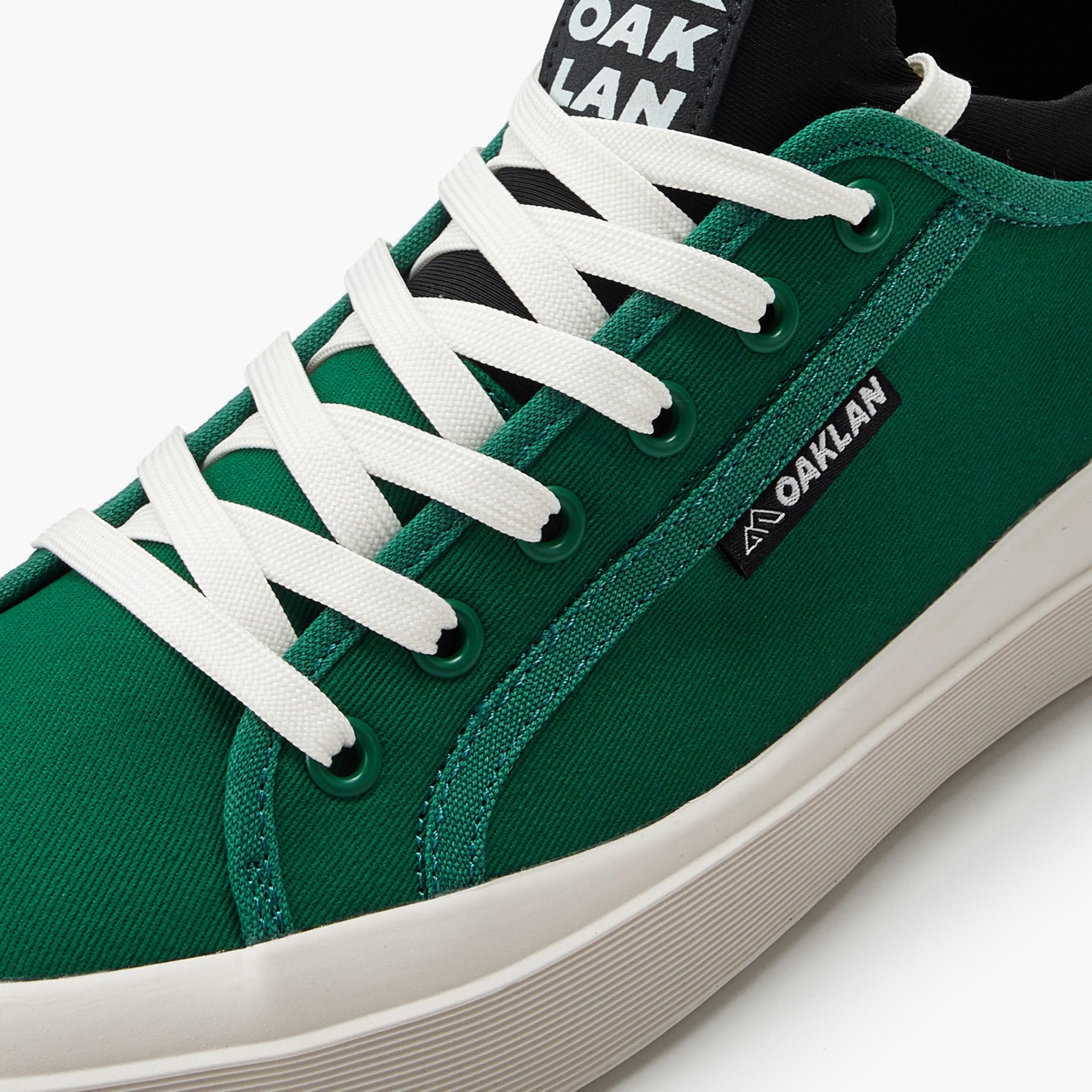 حذاء سنيكرز كانفاس برباط إغلاق للرجال من أوكلان من شو إكسبريس-men-shoes-sneakers-image-4