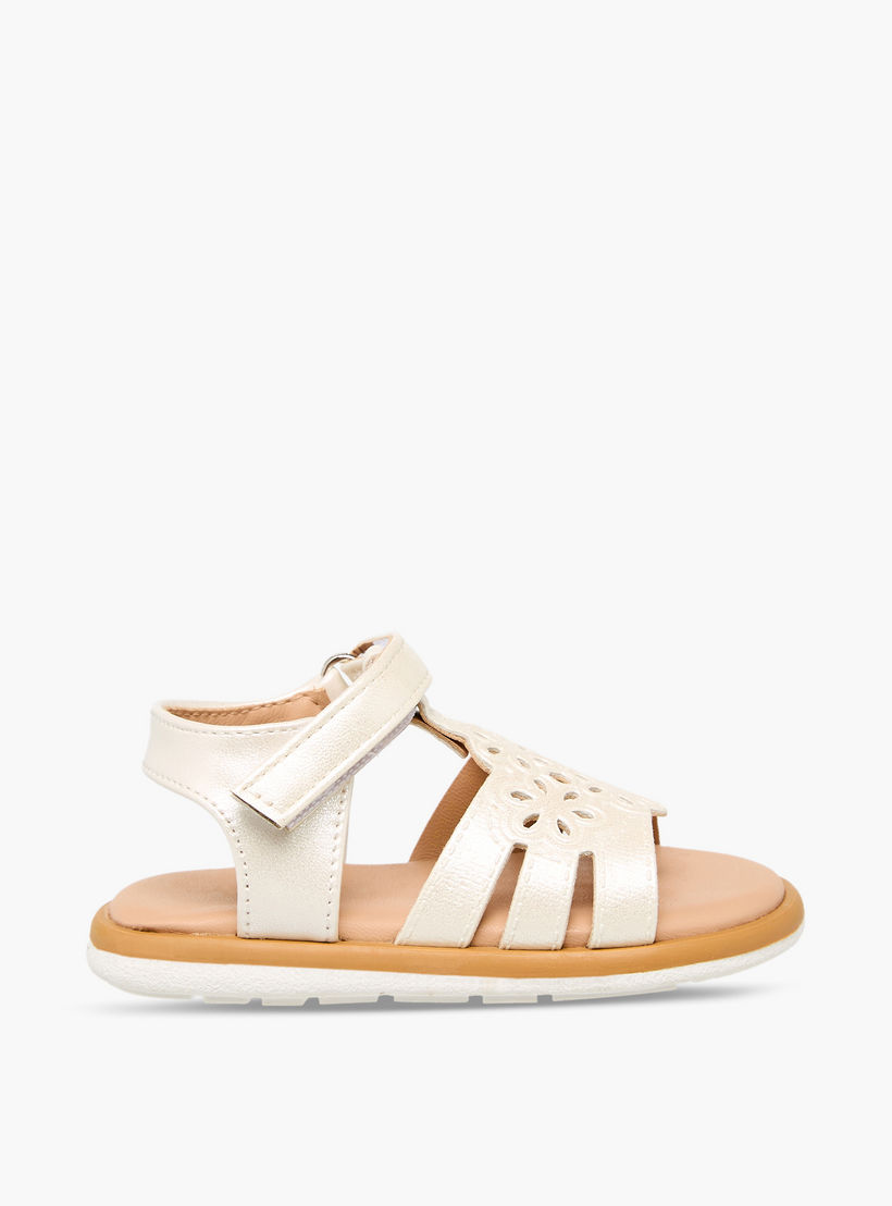 صندل بتفاصيل مفرّغة وشريط إغلاق من فلورا بيلا-girls-shoes-sandals-image-2