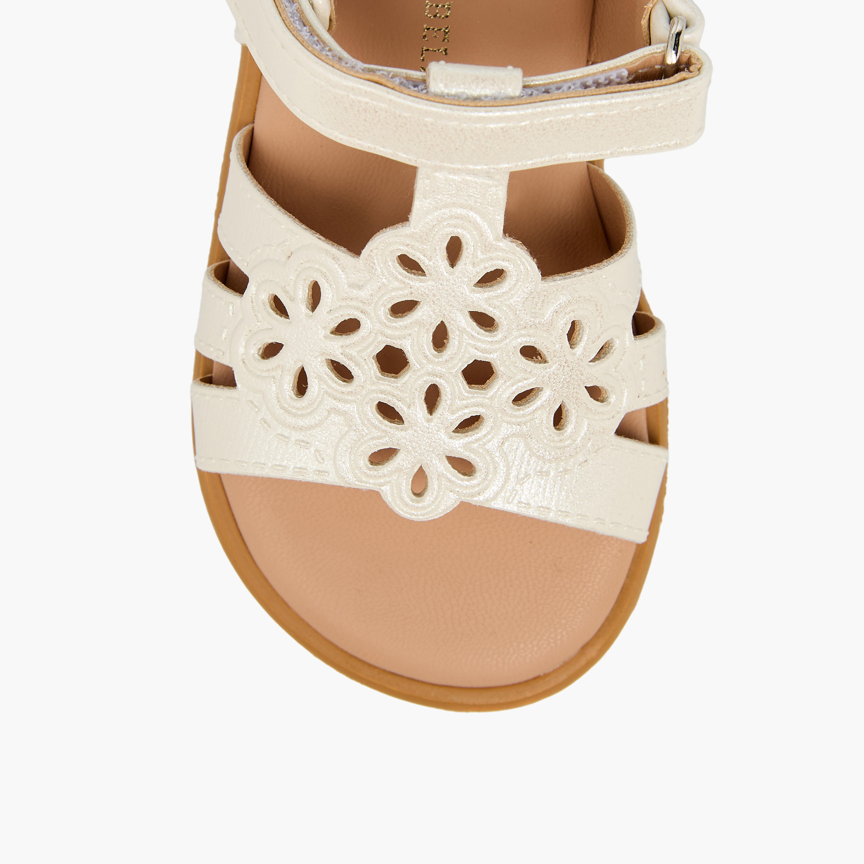 صندل بتفاصيل مفرّغة وشريط إغلاق من فلورا بيلا-girls-shoes-sandals-image-3