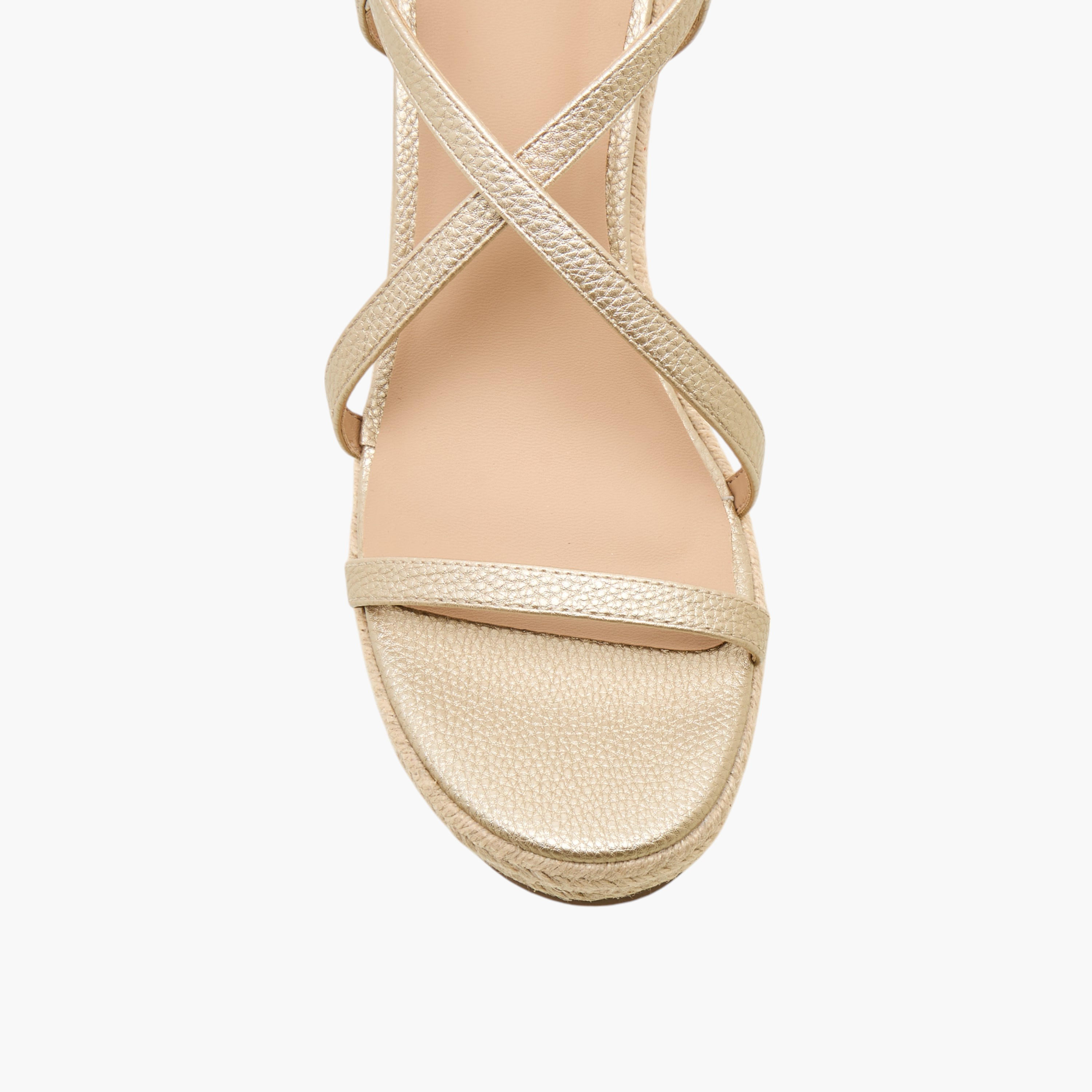 صندل بأحزمة متقاطعة بارزة الملمس وبكعب ويدج وإبزيم إغلاق من فلورا بيلا-women-shoes-sandals-heeled-image-4