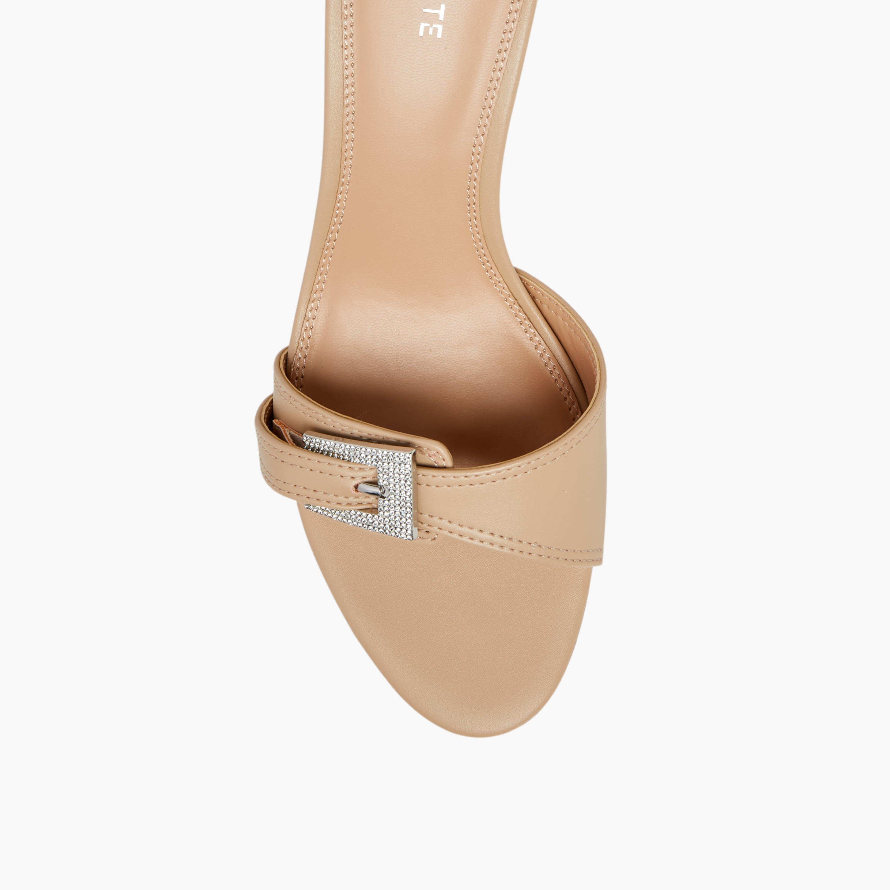 صندل سهل الارتداء بزينة إبزيم وكعب رفيع من سيليست-women-shoes-sandals-heeled-image-4