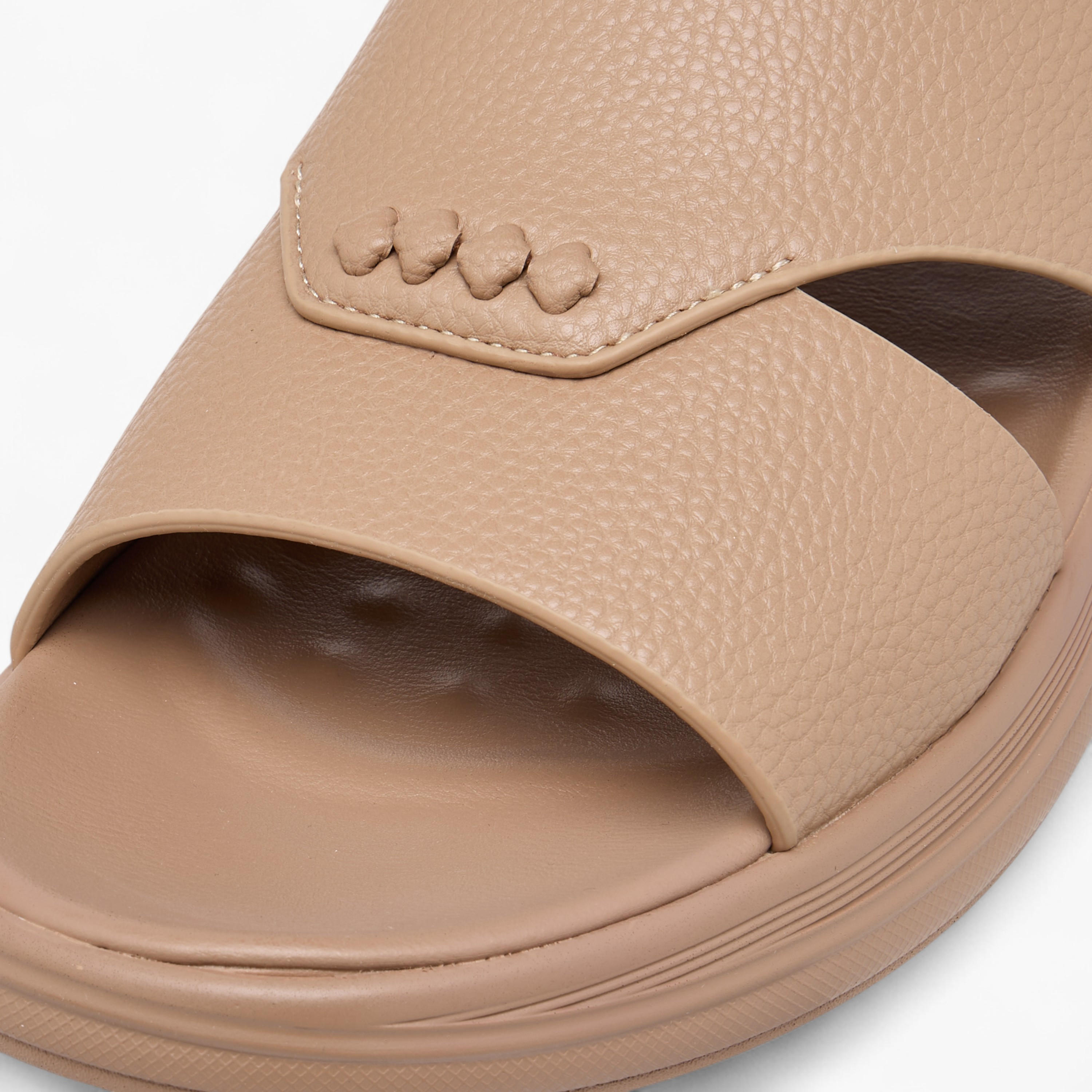 صندل مريح سهل الارتداء وبارز الملمس من لو كونفورت-men-shoes-sandals-image-4