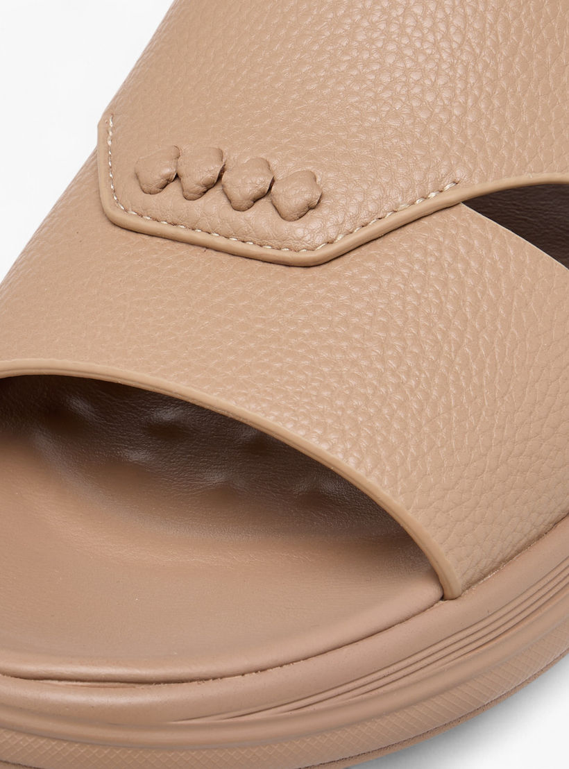 صندل مريح سهل الارتداء وبارز الملمس من لو كونفورت-men-shoes-sandals-image-4