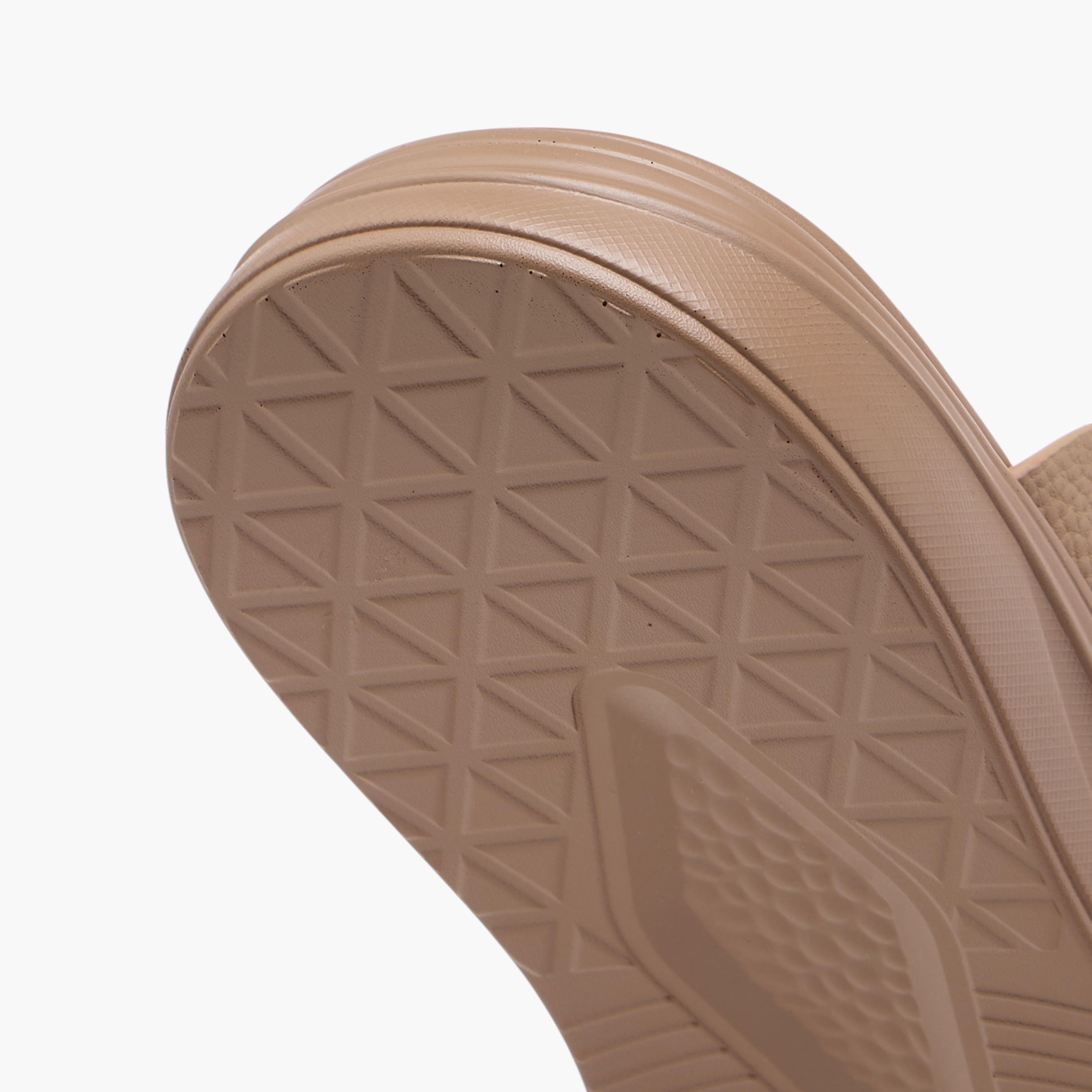 صندل مريح سهل الارتداء وبارز الملمس من لو كونفورت-men-shoes-sandals-image-6