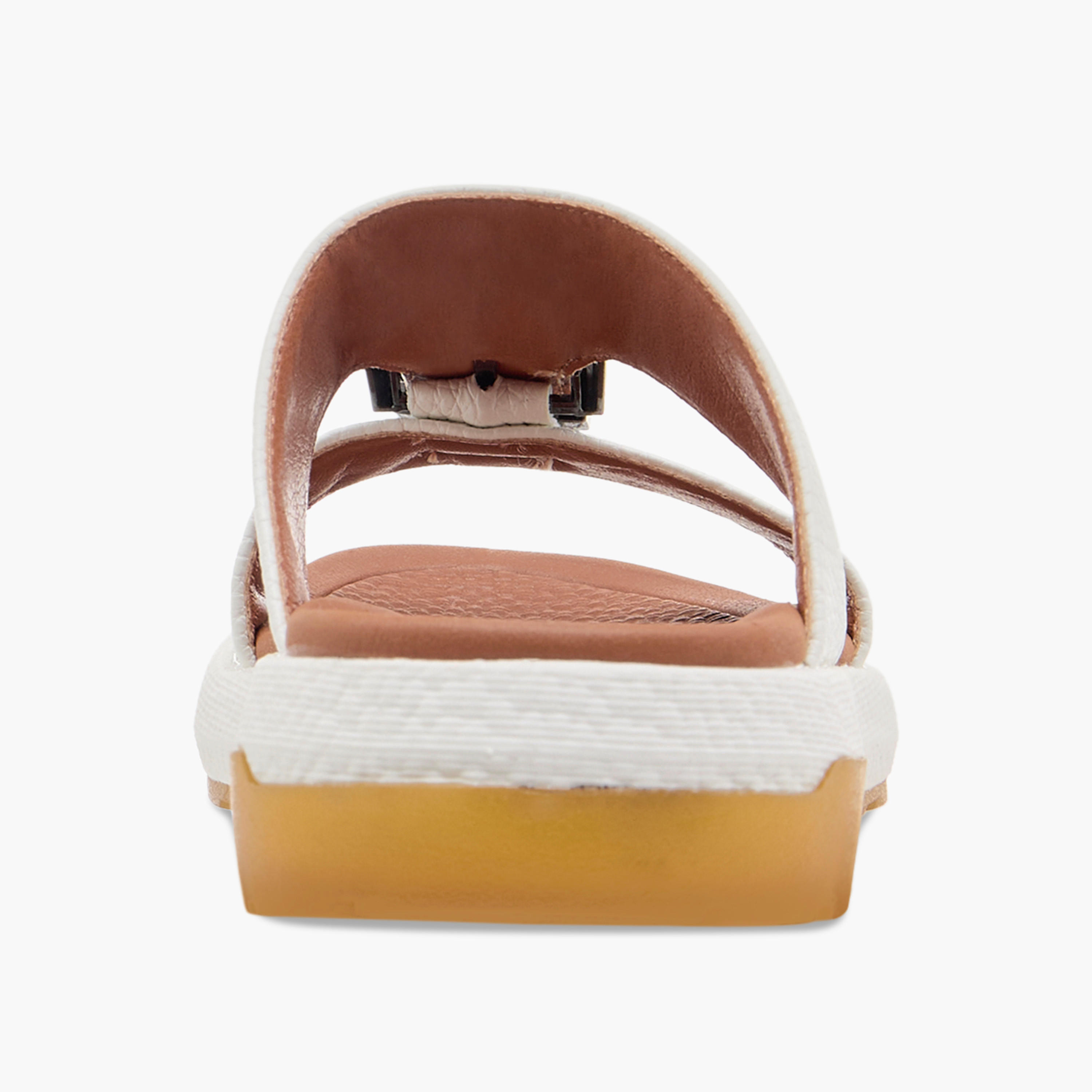 صندل عربي مريح بارز الملمس بتفاصيل إبزيم من لو كونفورت-boys-shoes-sandals-image-4
