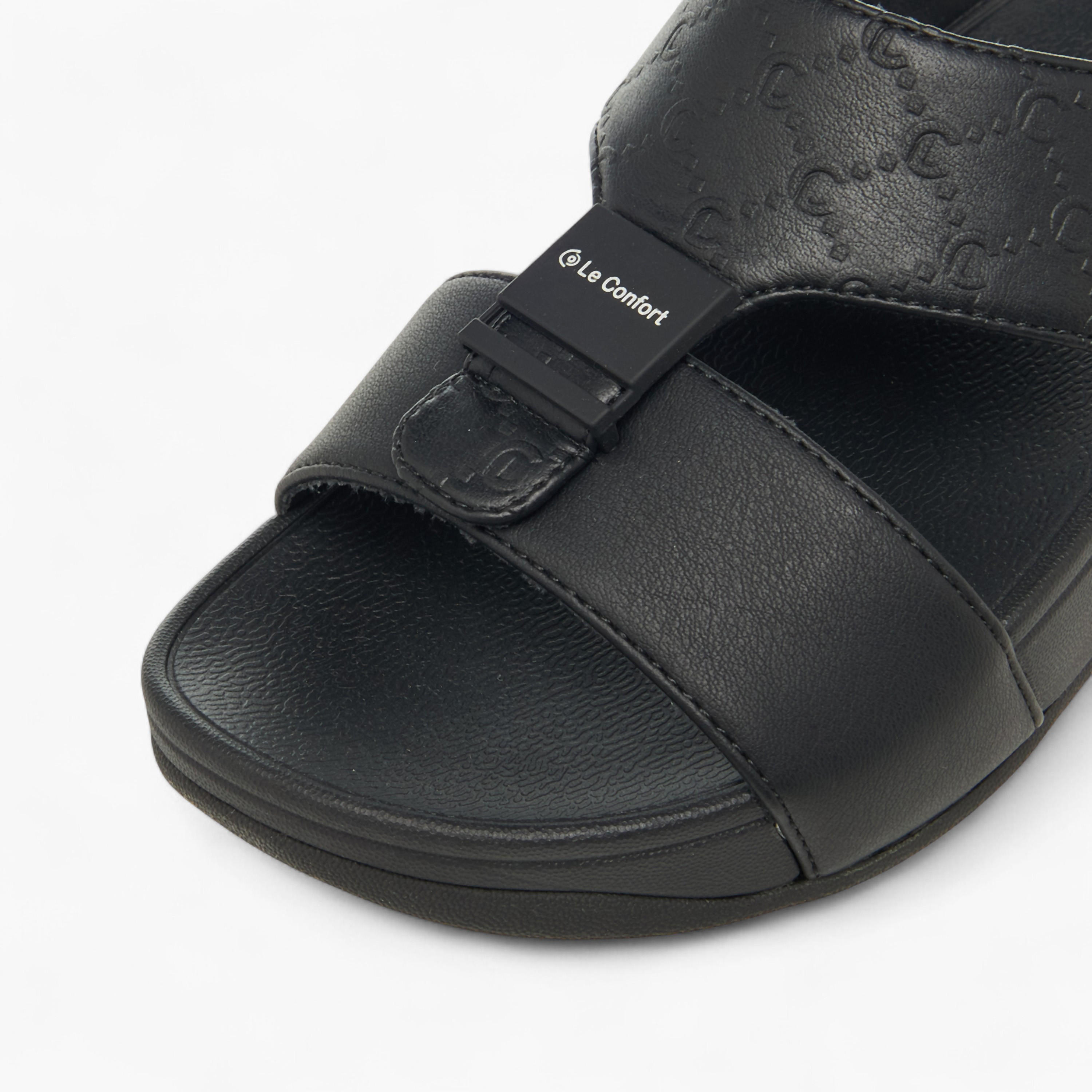 صندل عربي بنقوش مونوجرام للأولاد من لو كونفورت-boys-shoes-sandals-image-4