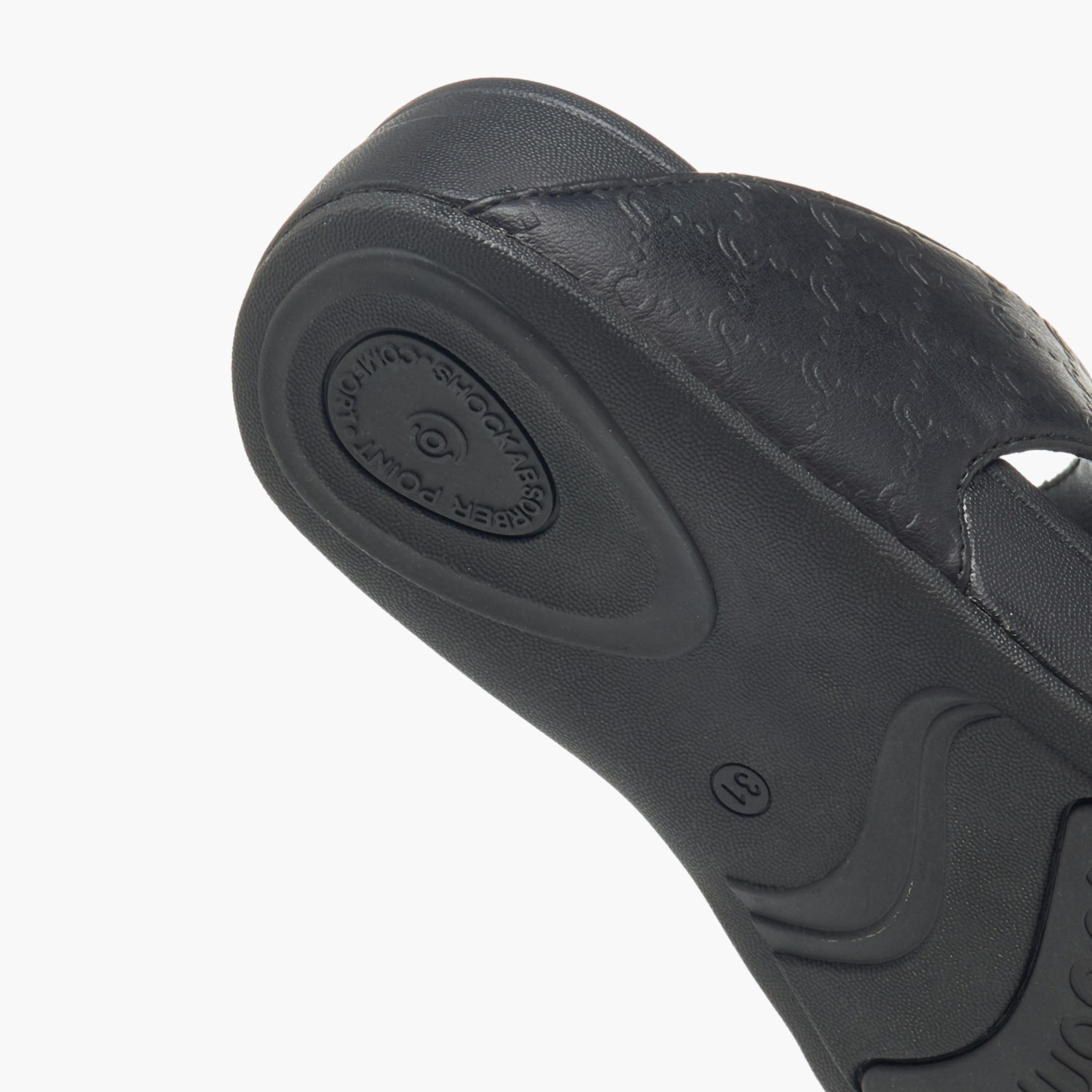 صندل عربي بنقوش مونوجرام للأولاد من لو كونفورت-boys-shoes-sandals-image-6