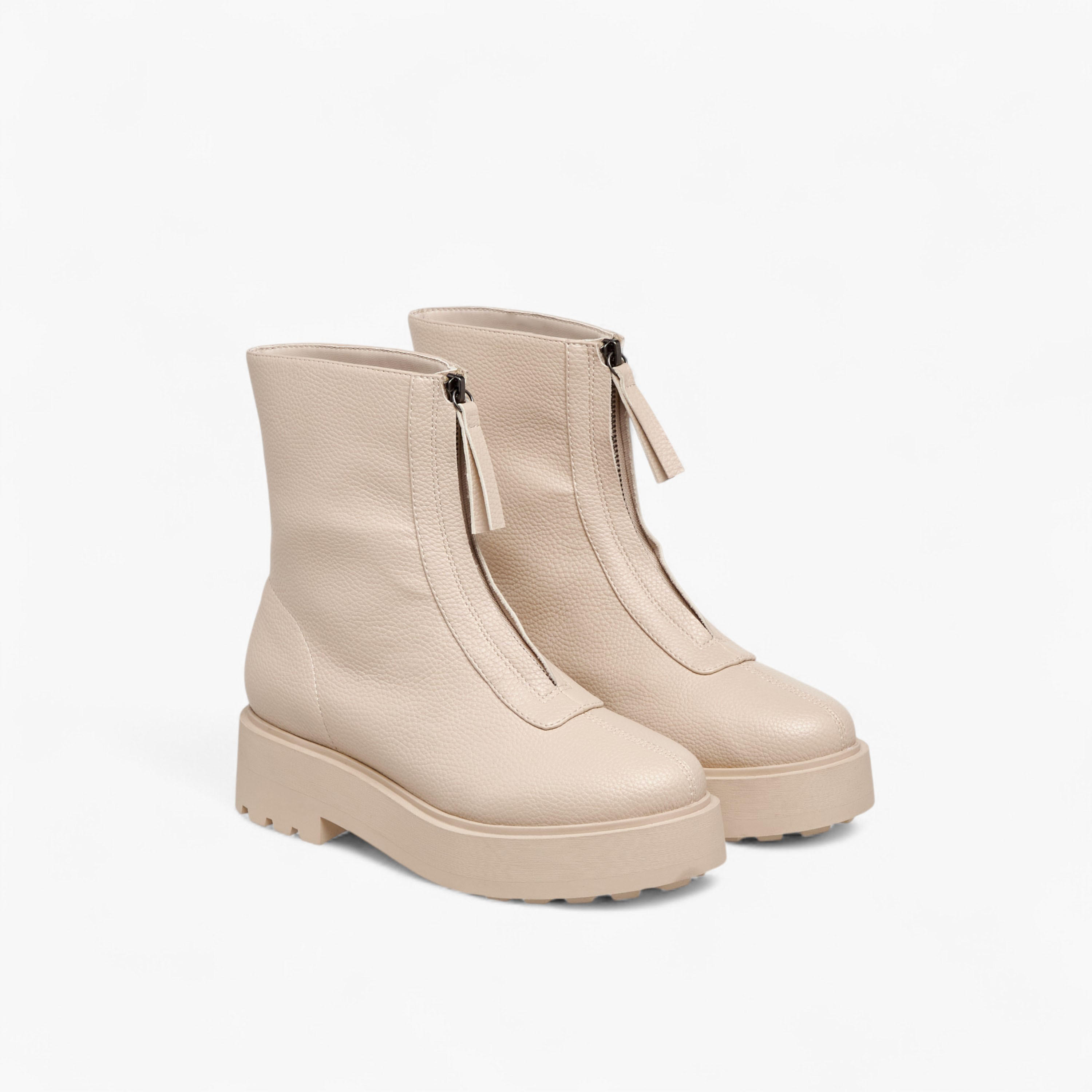 بوت بطول الكاحل بارز الملمس بسحاب إغلاق للنساء من سيليست-women-shoes-boots-image-1