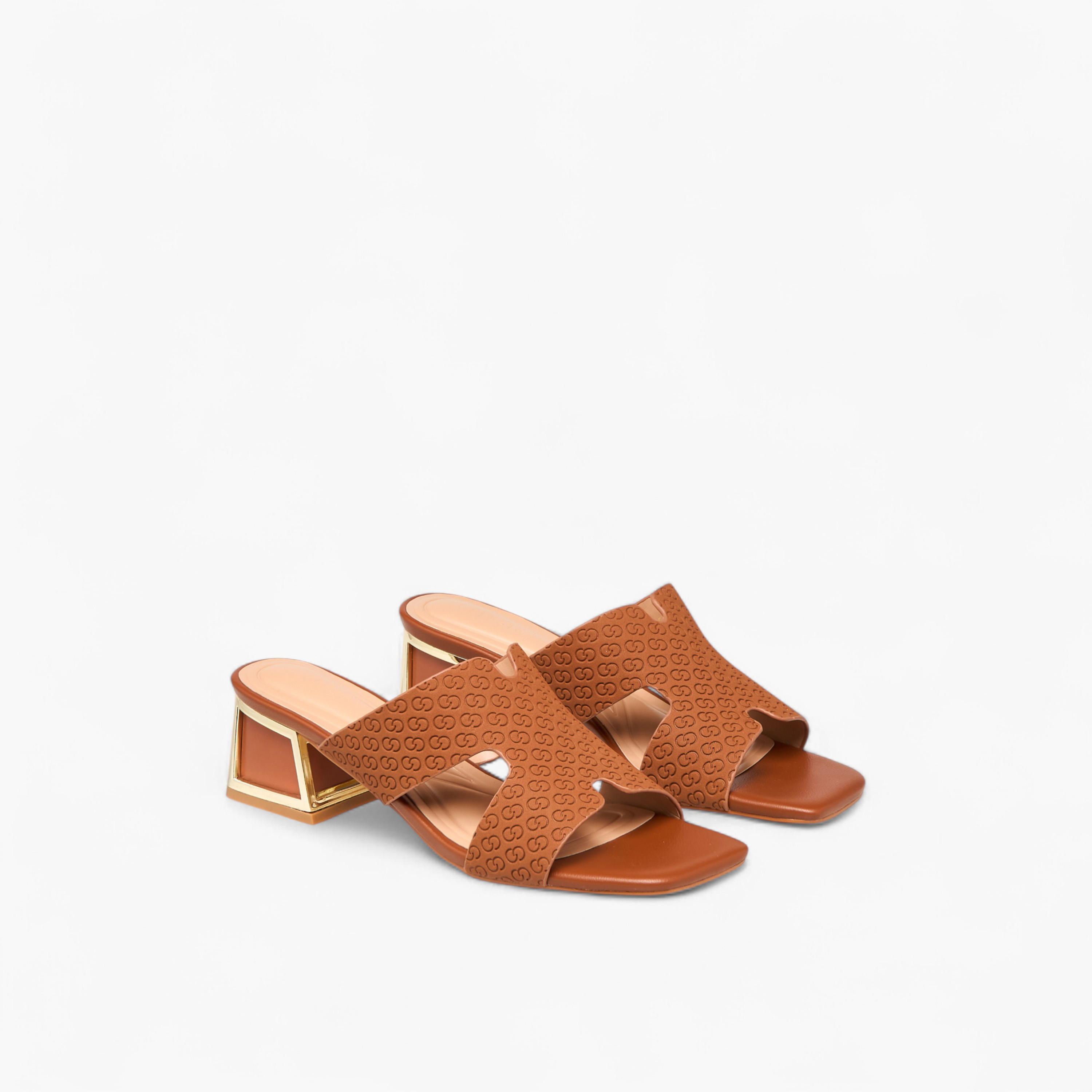 صندل سهل الارتداء بكعب سميك وطبعات مونوجرام للنساء من سيليست-women-shoes-sandals-heeled-image-1