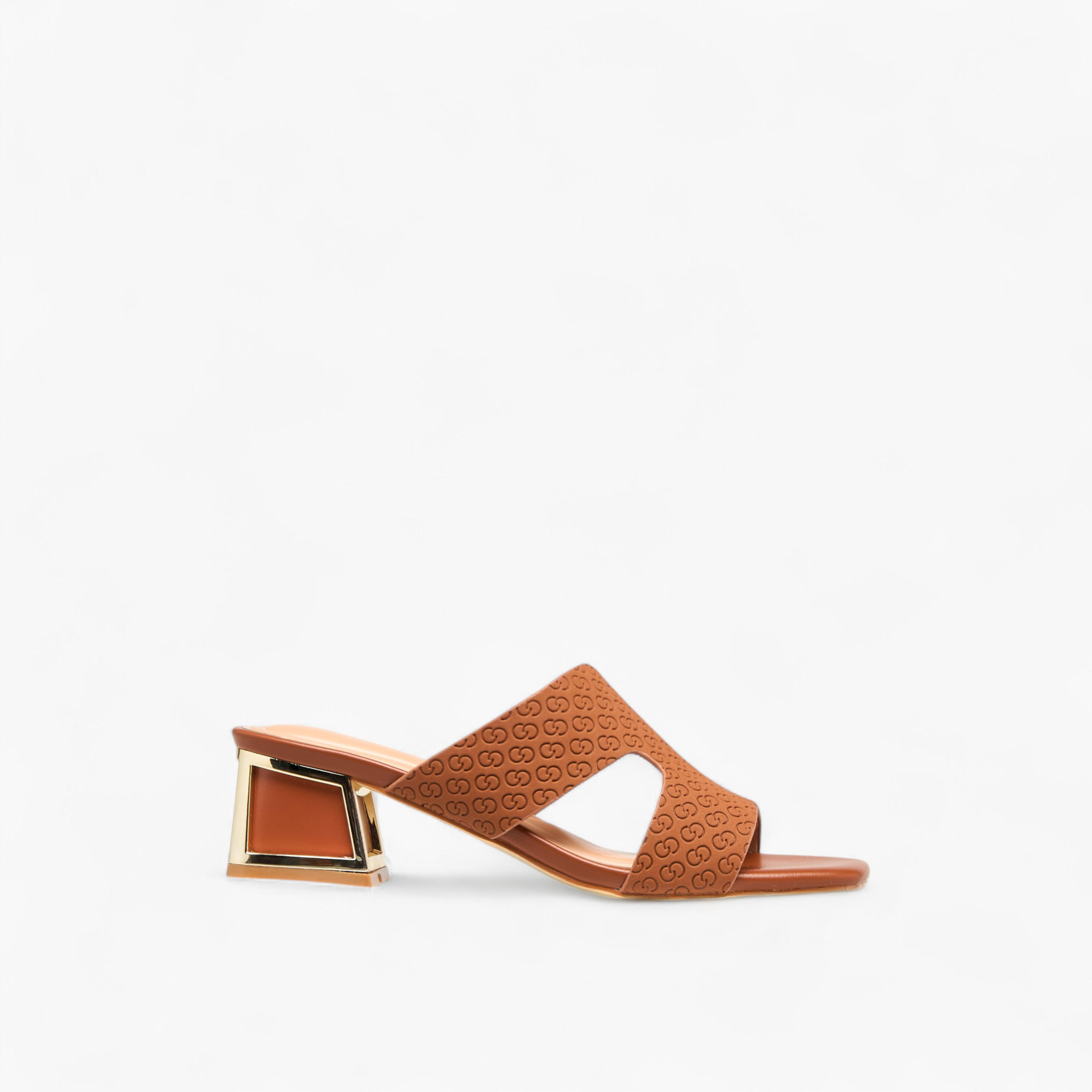 صندل سهل الارتداء بكعب سميك وطبعات مونوجرام للنساء من سيليست-women-shoes-sandals-heeled-image-3
