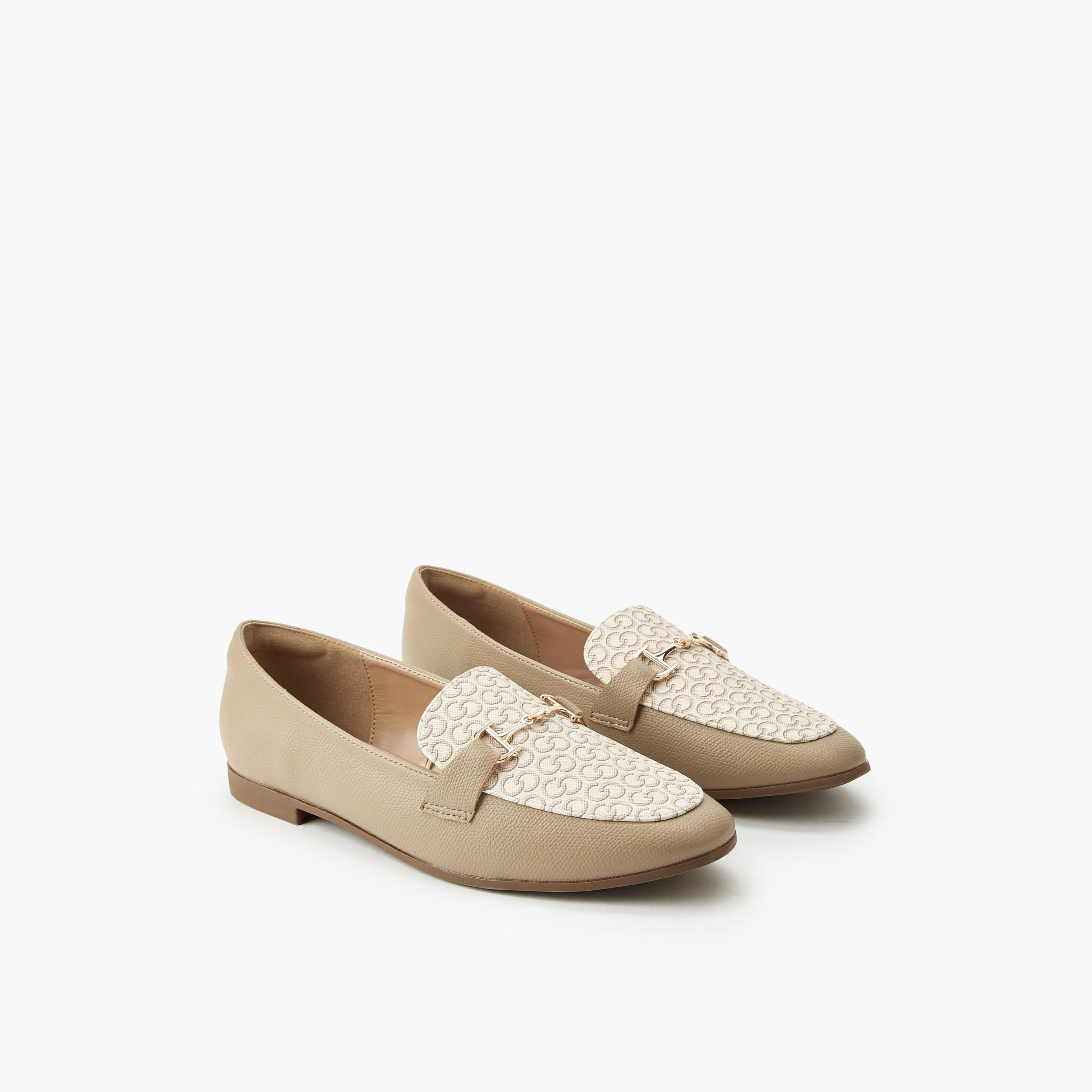 حذاء خفيف سهل الارتداء بطبعات مونوجرام للنساء من سيليست-women-shoes-flats-loafers-image-1
