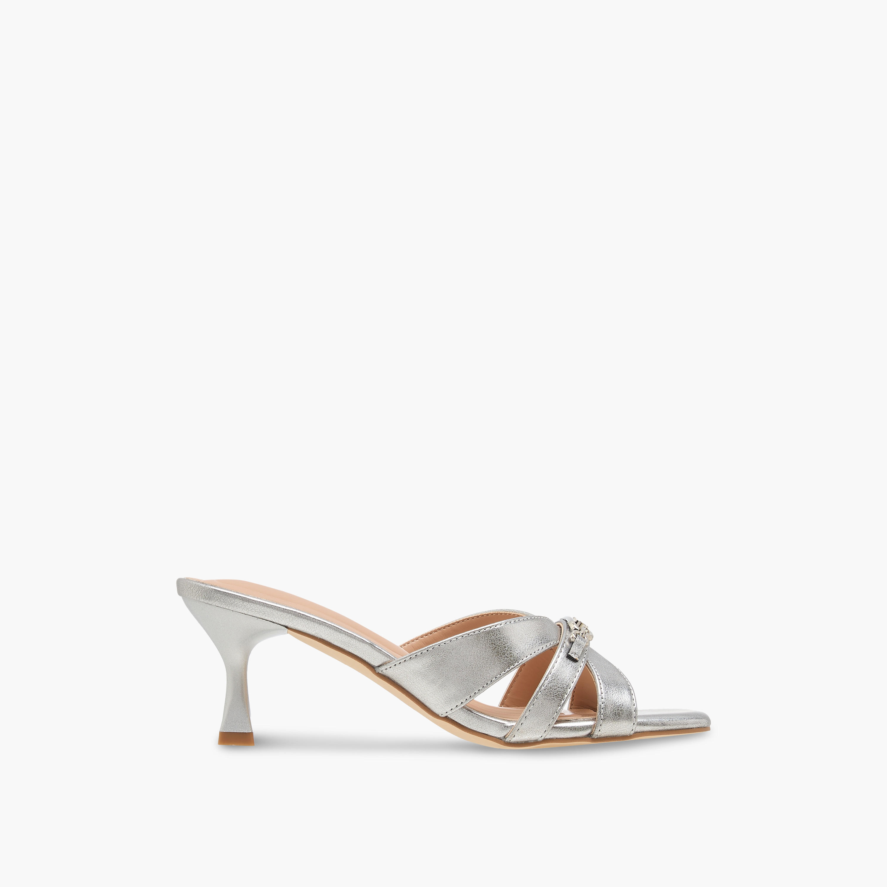 صندل نسائي سادة سهل الارتداء بحزام متقاطع مع زينة معدنية من سيليست-women-shoes-sandals-heeled-image-3