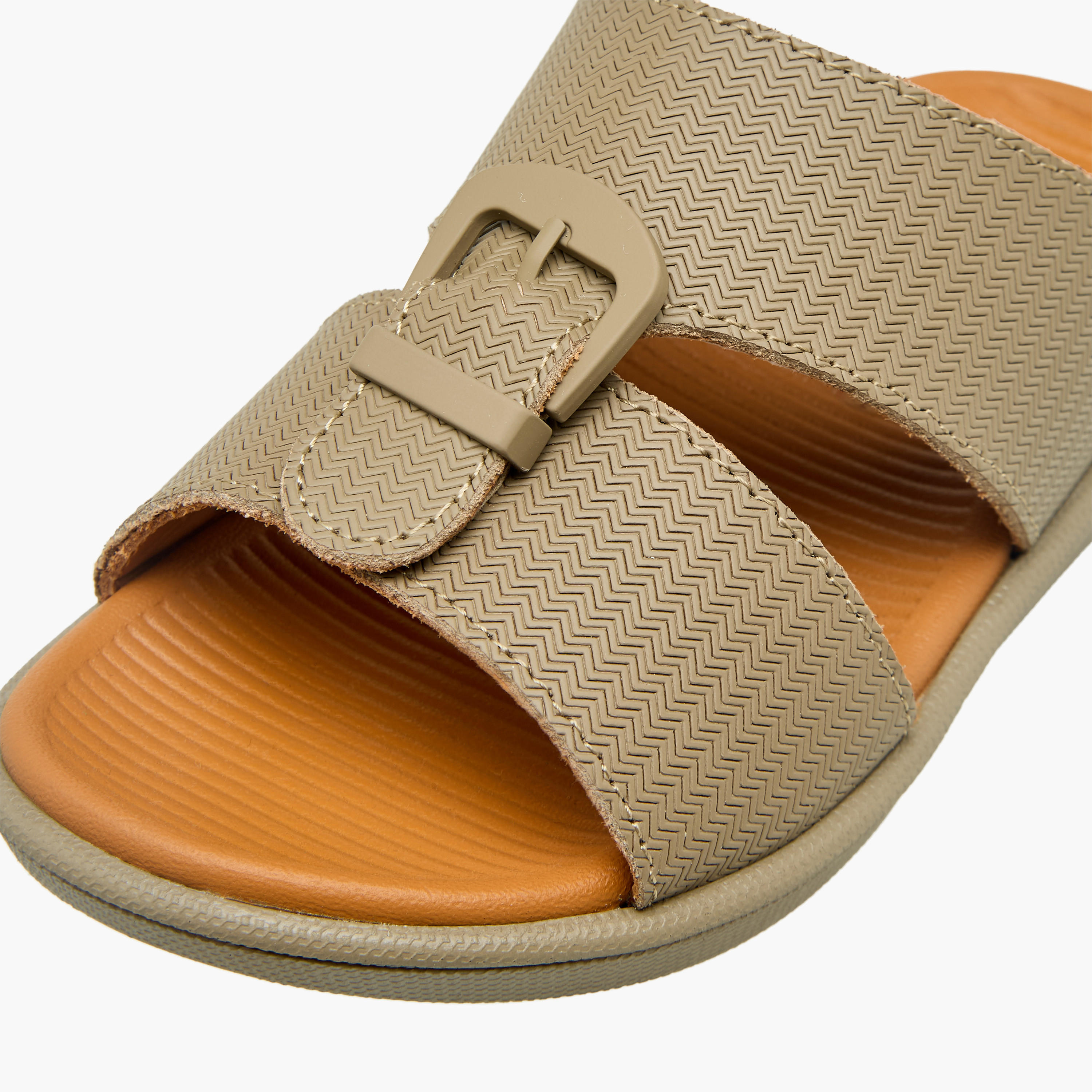 صندل عربي بزينة إبزيم للأولاد من لو كونفورت-boys-shoes-sandals-image-4
