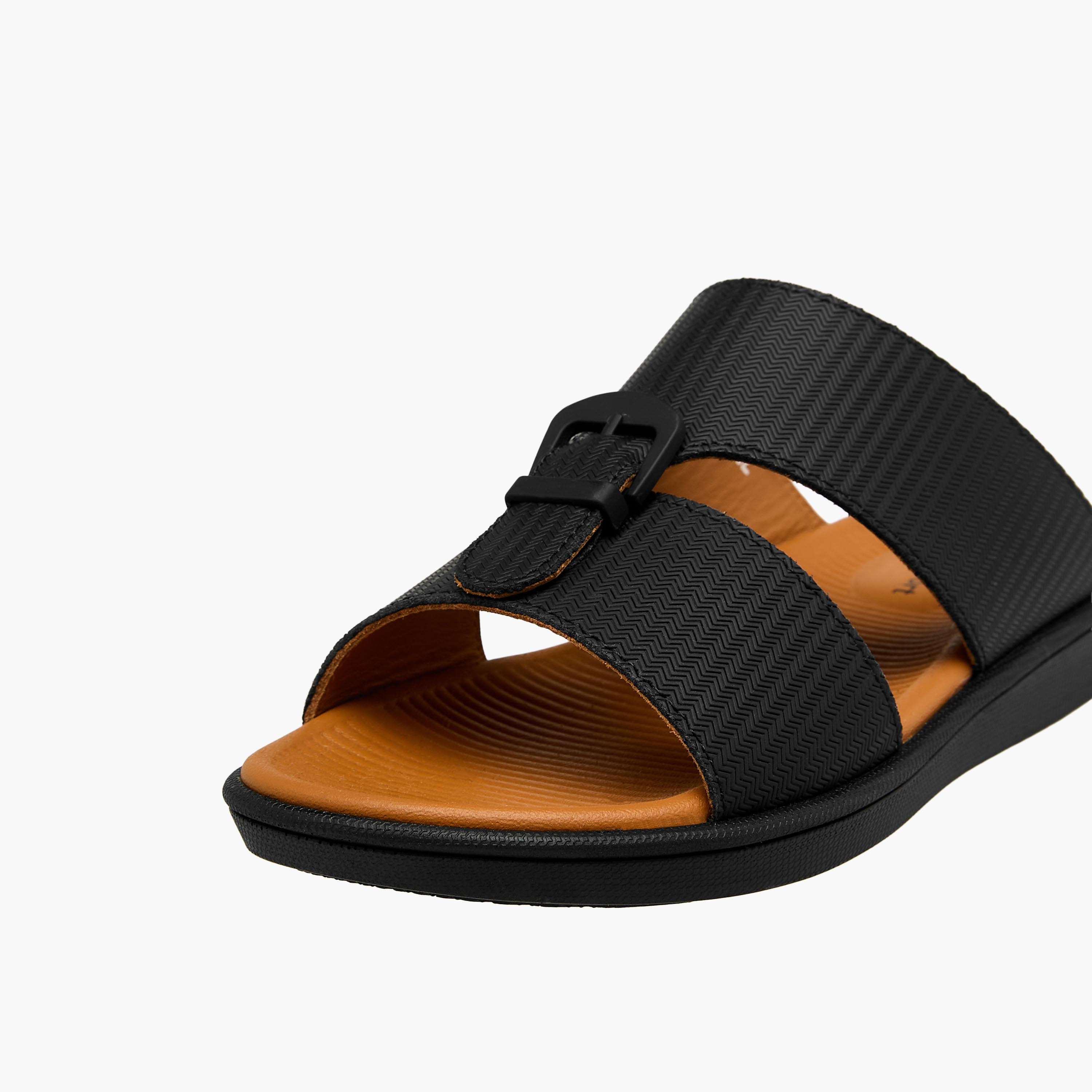صندل عربي بزينة إبزيم للأولاد من لو كونفورت-boys-shoes-sandals-image-4