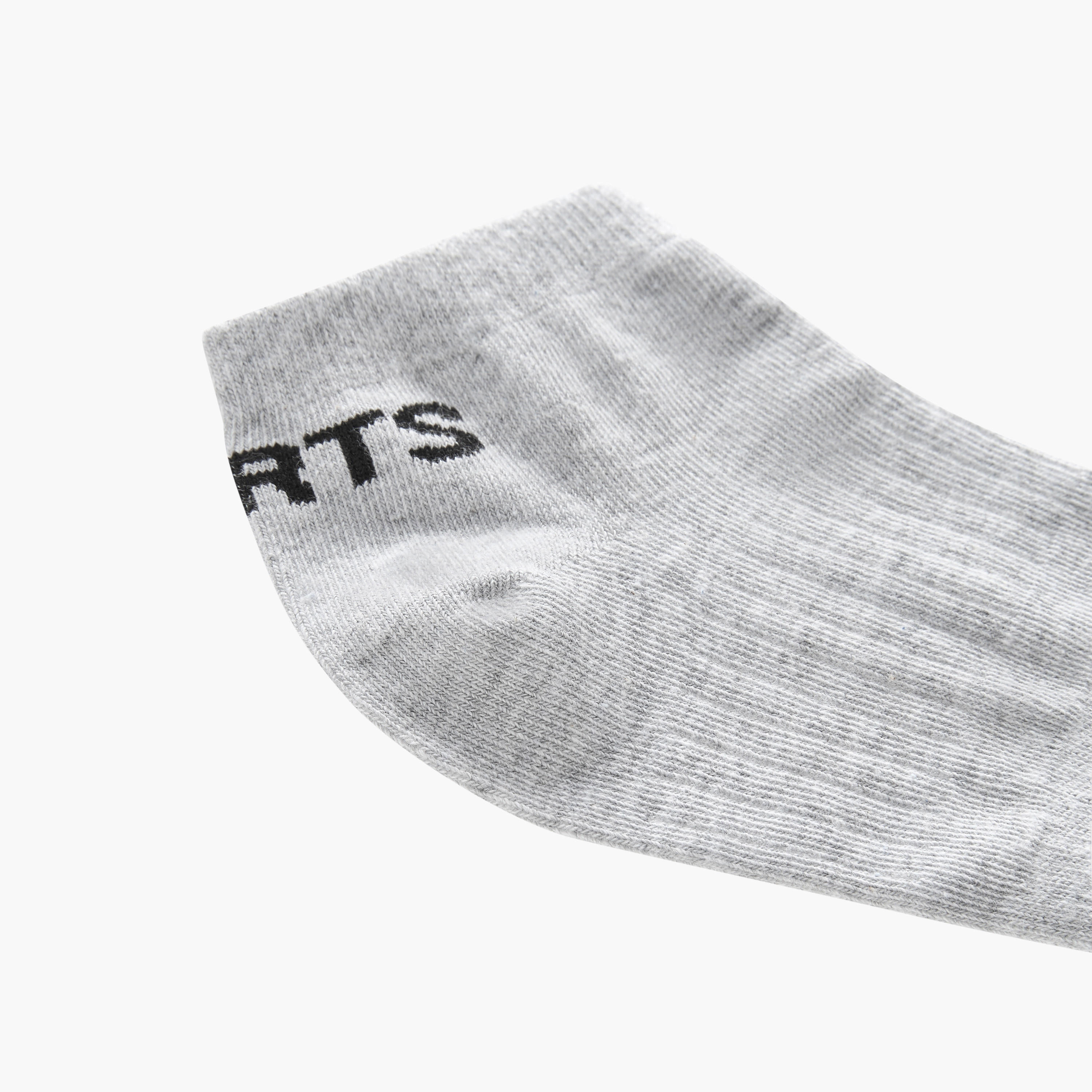 طقم جوارب 3 أزواج بطول الكاحل وبطبعات من جلو-men-socks-image-3