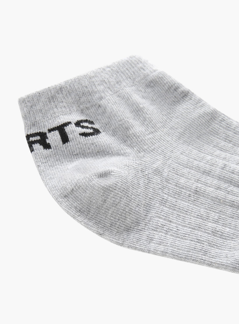 طقم جوارب 3 أزواج بطول الكاحل وبطبعات من جلو-men-socks-image-3