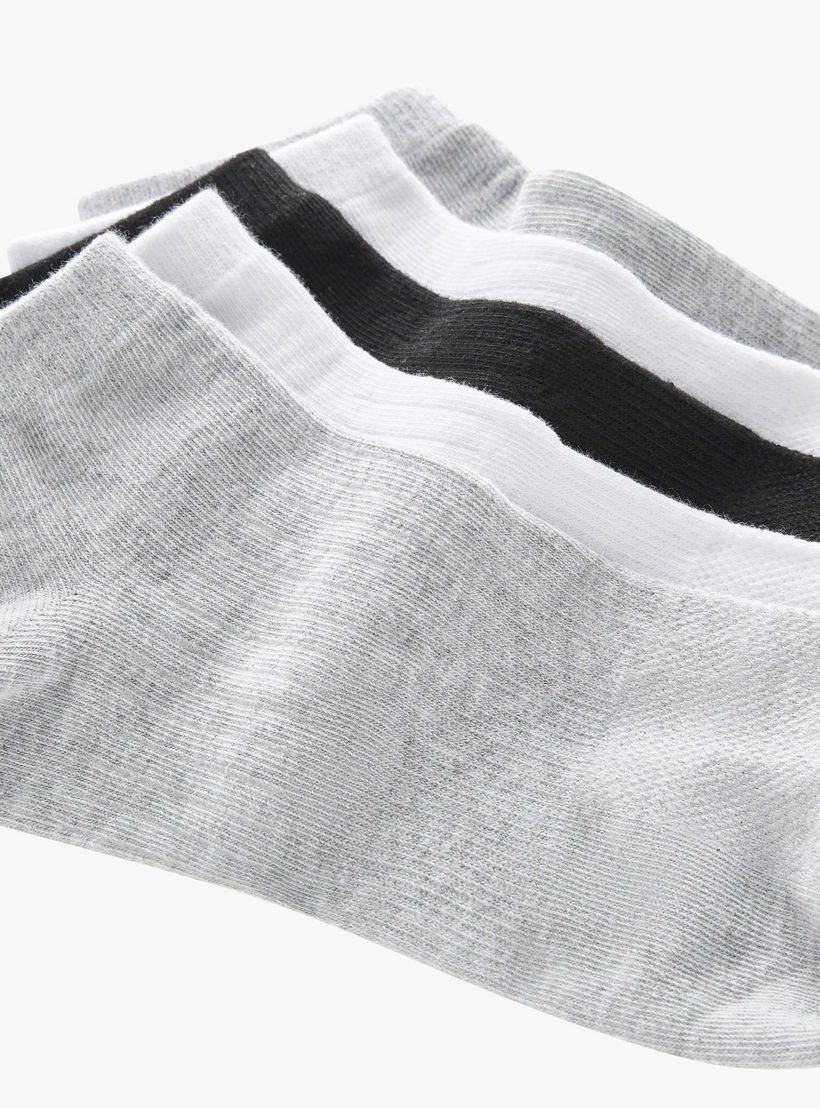 طقم جوارب 3 أزواج بطول الكاحل وبطبعات من جلو-men-socks-image-4