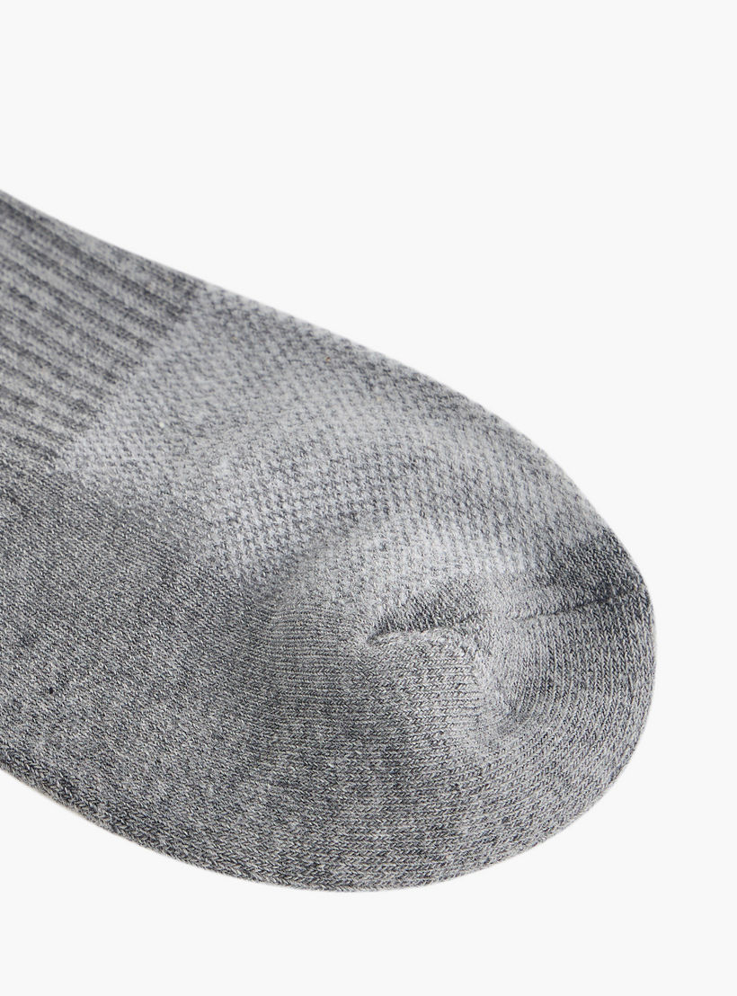جوارب مبطنة مضلعة بطول ربلة الساق من جلو - طقم من 3 أزواج-men-socks-image-5