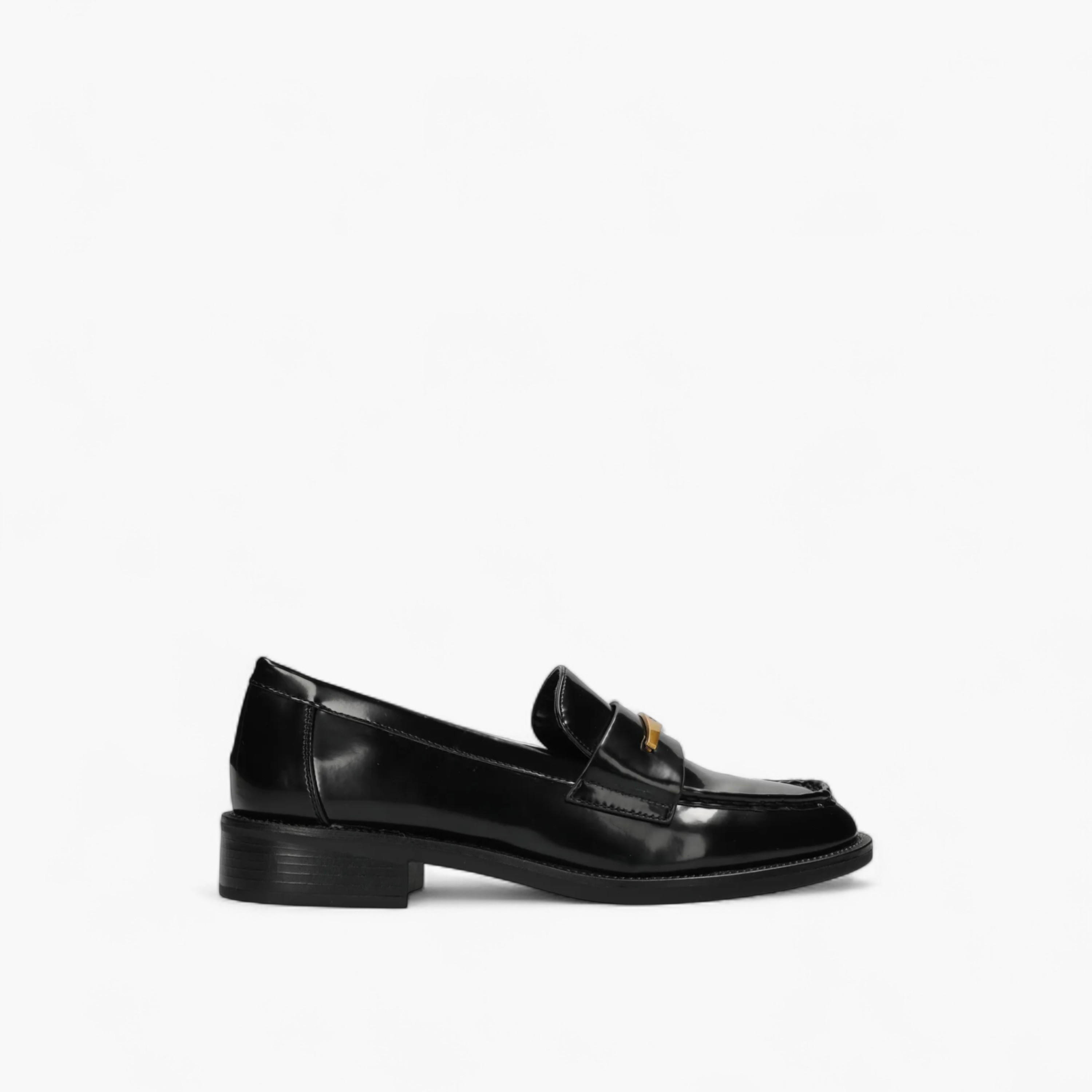 حذاء لوفر سهل الارتداء بزينة ميتاليك من ميكس-women-shoes-loafersandmoccasins-image-2