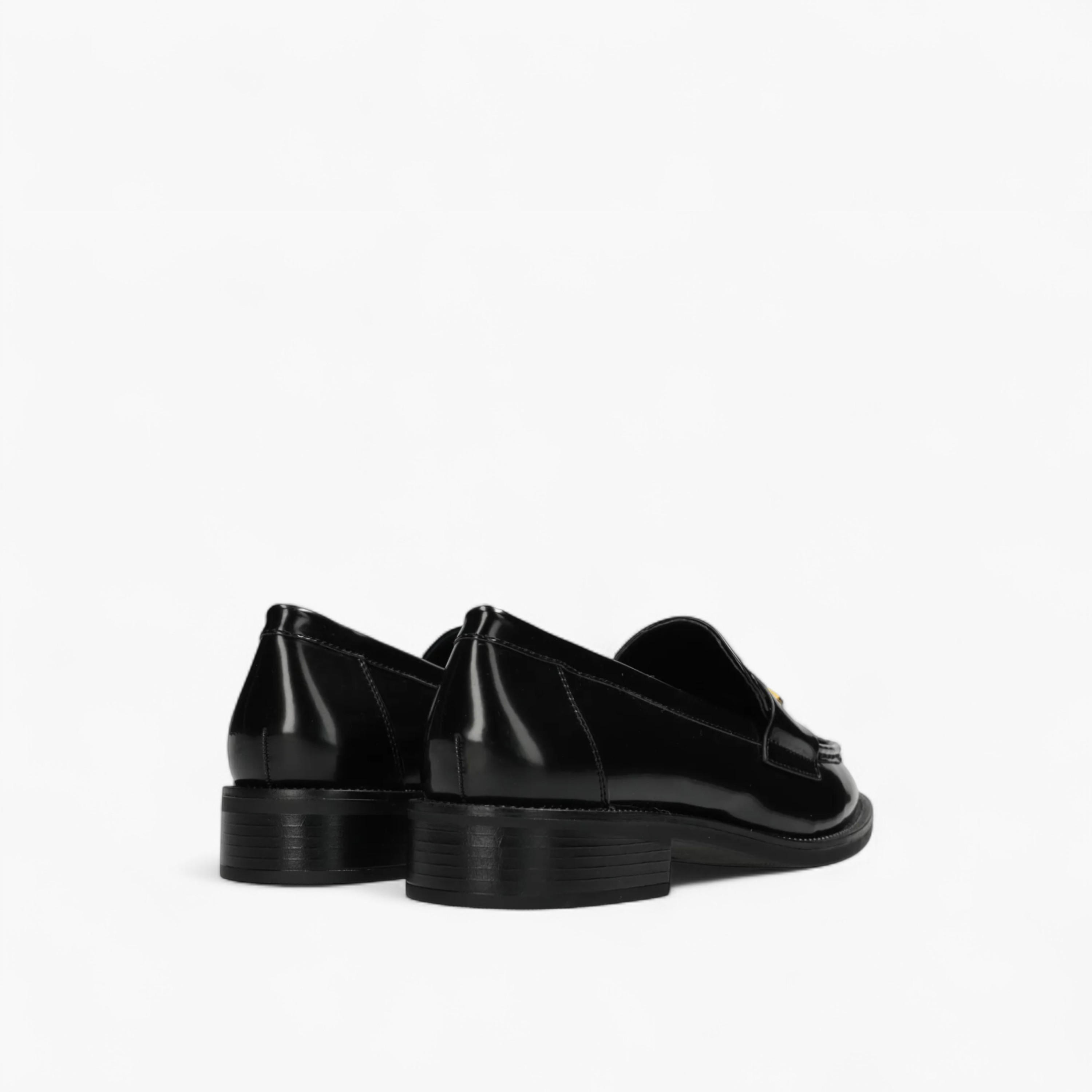 حذاء لوفر سهل الارتداء بزينة ميتاليك من ميكس-women-shoes-loafersandmoccasins-image-3