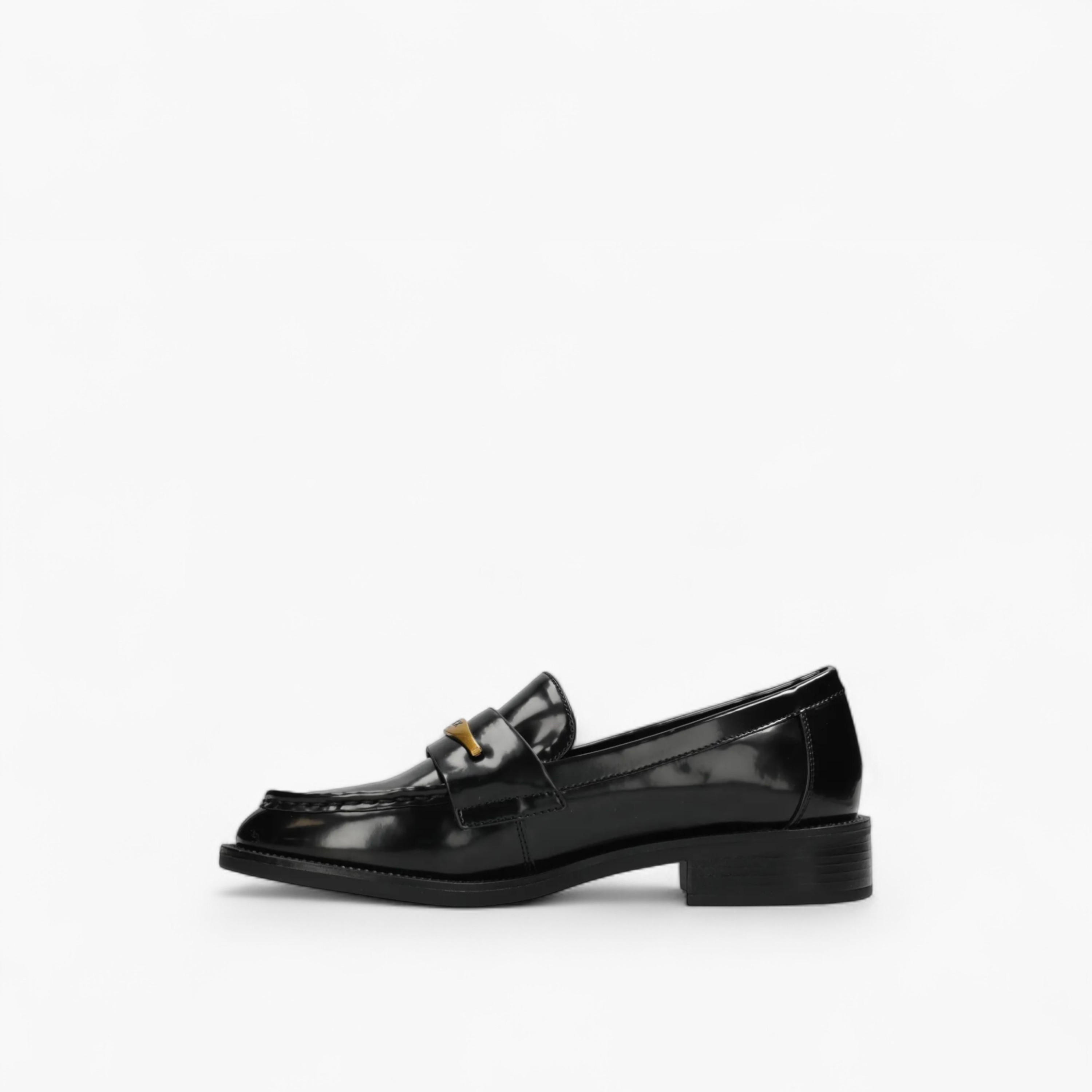 حذاء لوفر سهل الارتداء بزينة ميتاليك من ميكس-women-shoes-loafersandmoccasins-image-4
