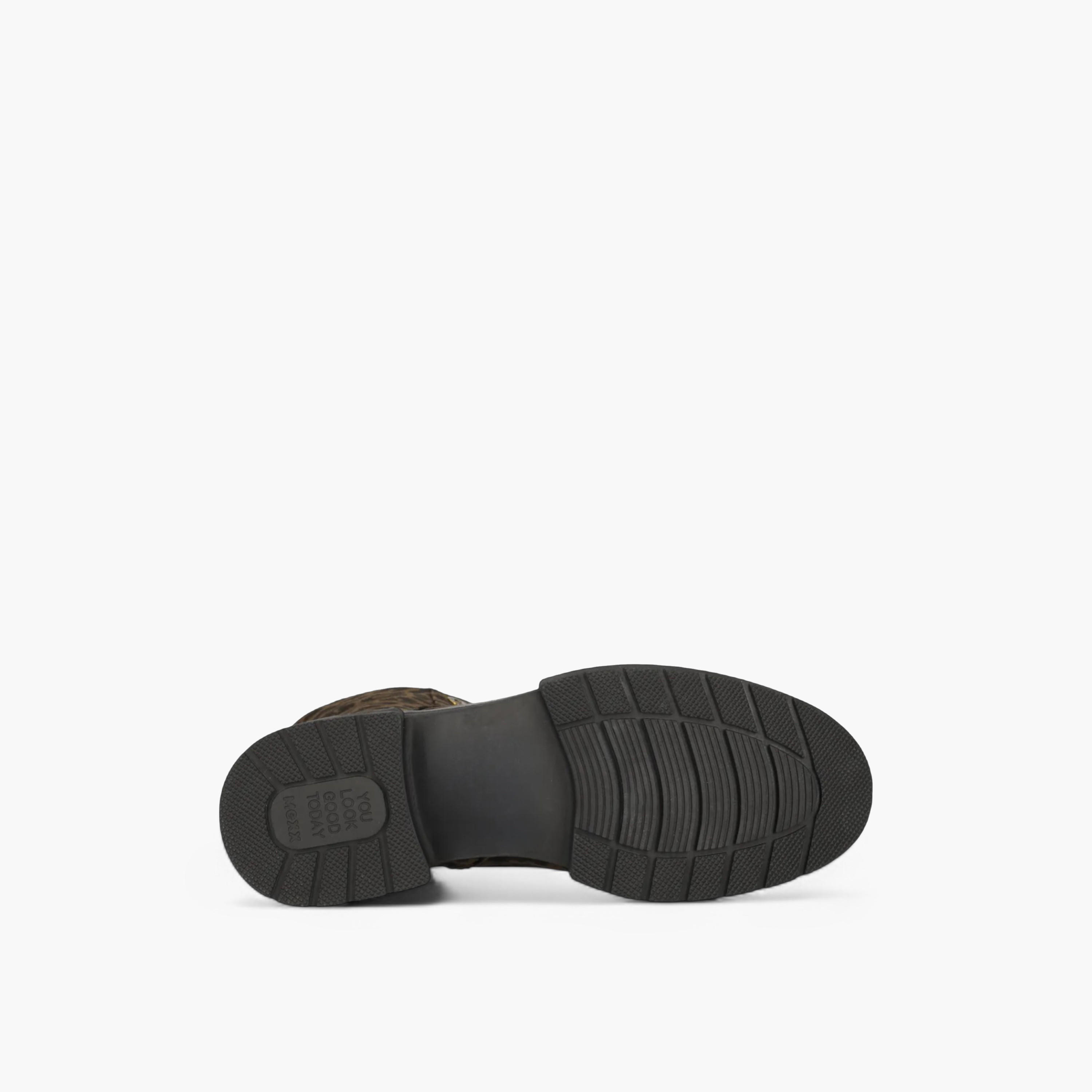 بوت طول الكاحل برباط وطبعات حيوانات من مكس-women-shoes-boots-image-6