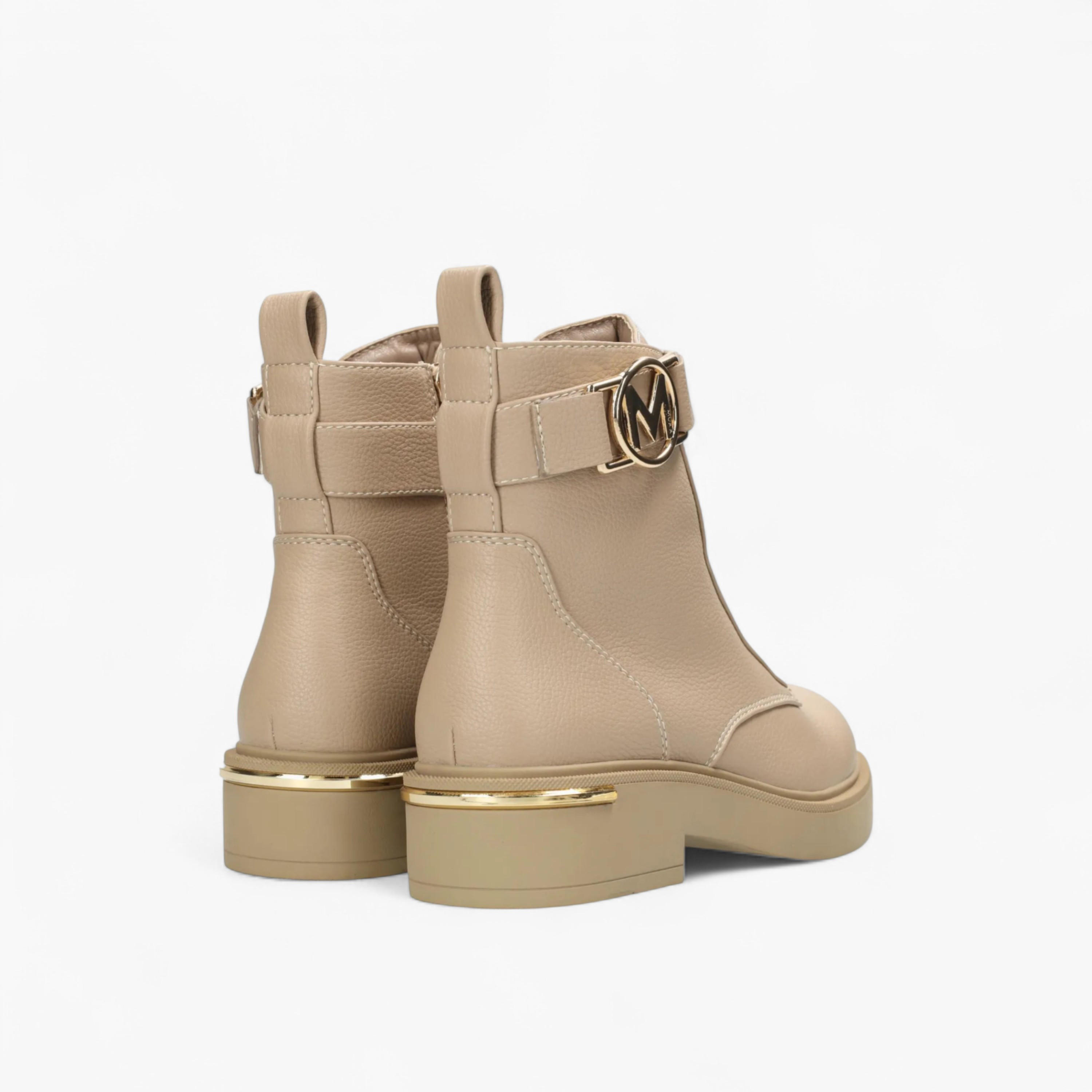 بوت سادة بطول الكاحل وبرباط إغلاق من ميكس-women-shoes-boots-image-3