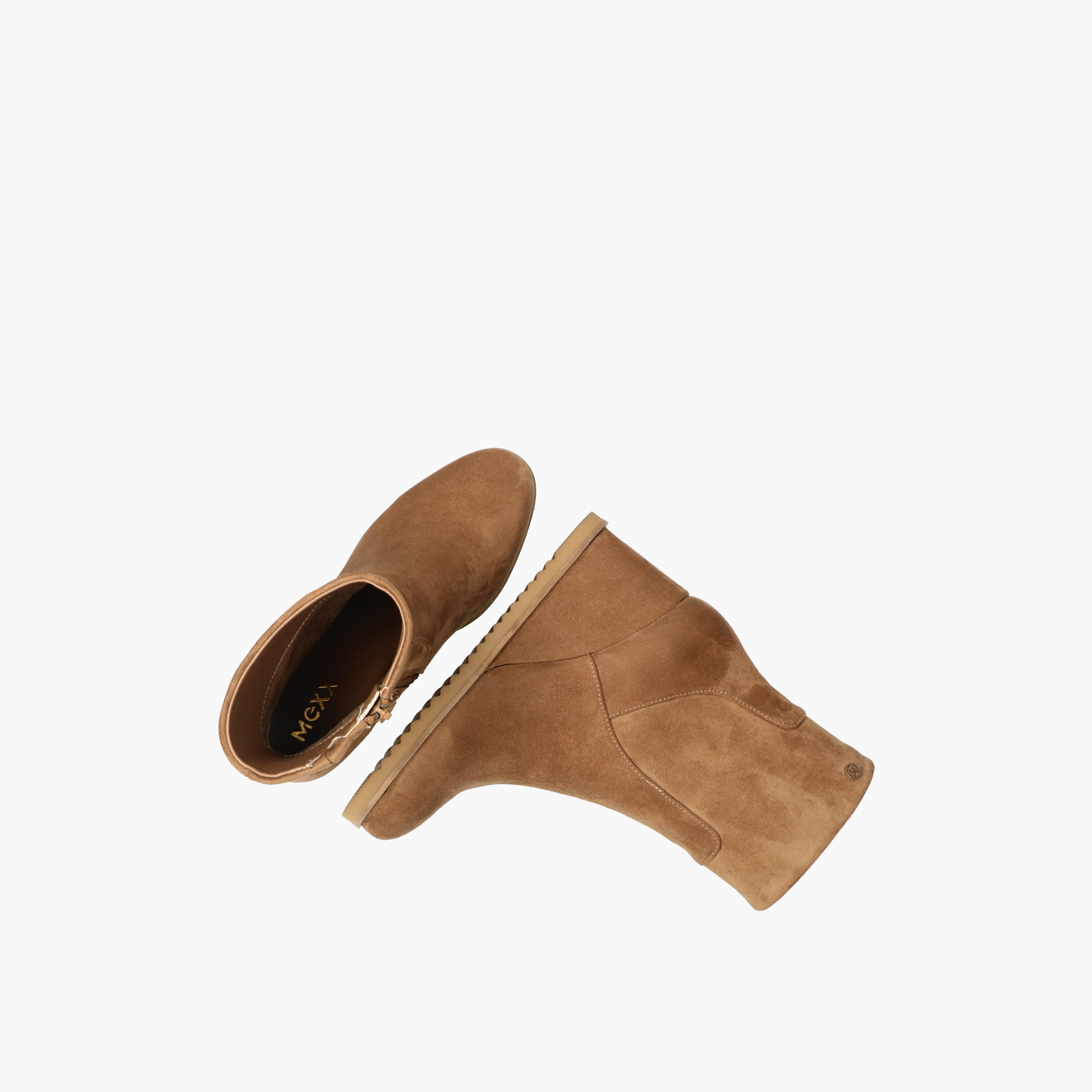 بوت بكاحل للنساء بكعب ويدج وملمس بارز من مكس-women-shoes-boots-image-5