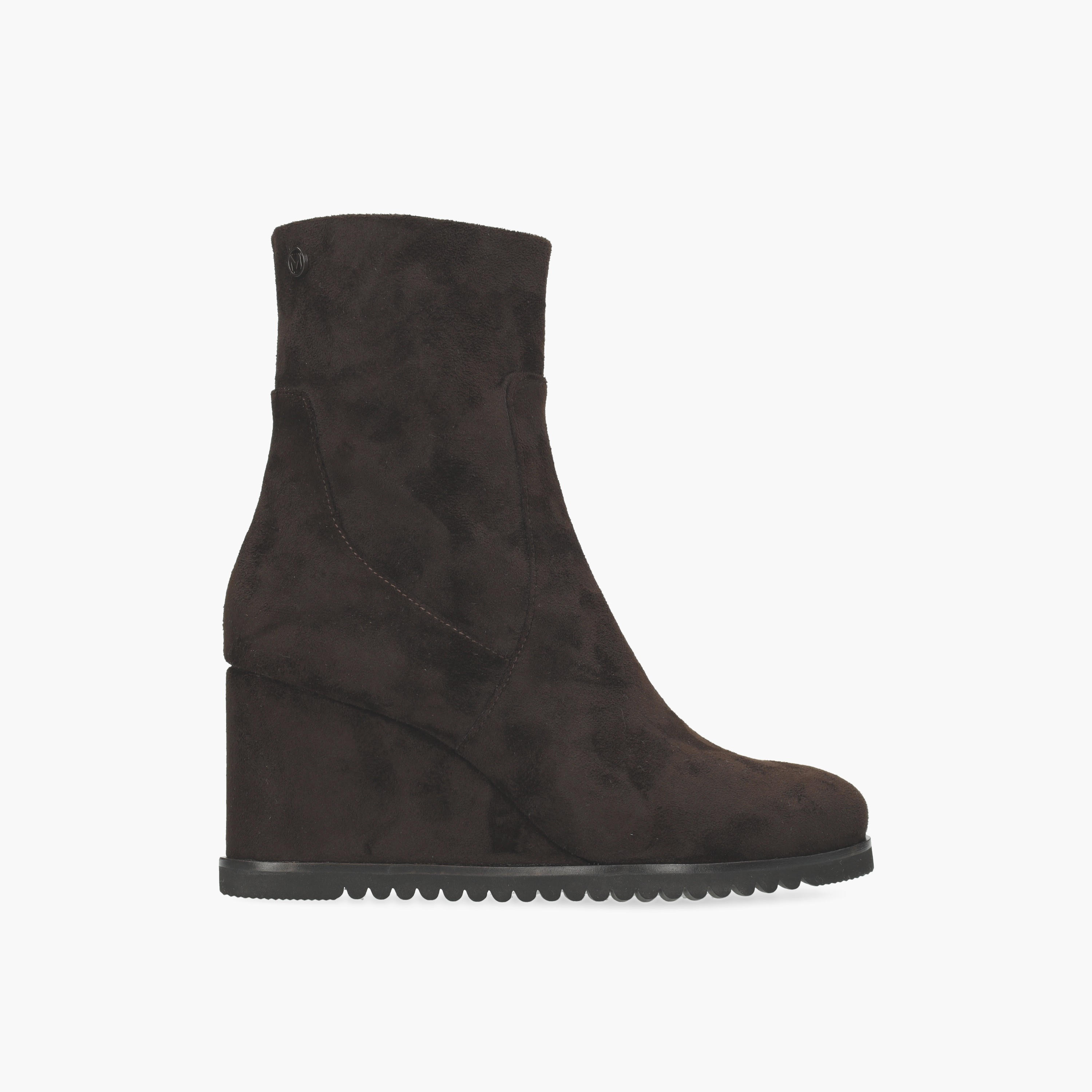 بوت بكاحل للنساء بكعب ويدج وملمس بارز من مكس-women-shoes-boots-image-2