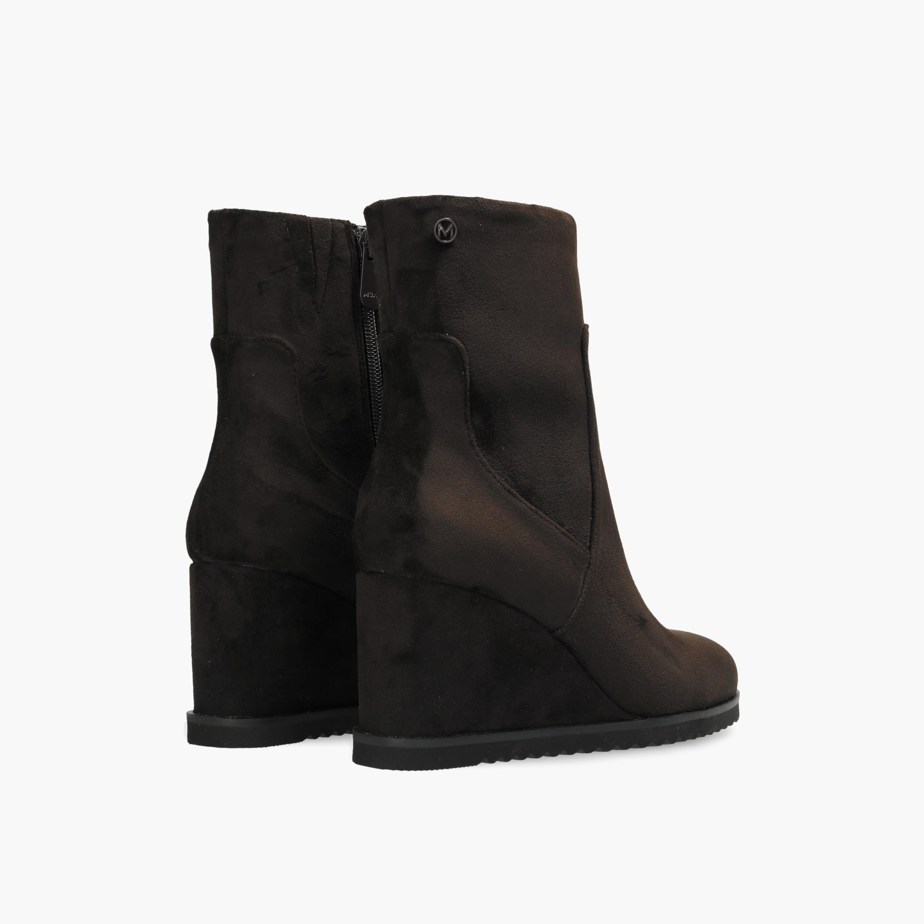 بوت بكاحل للنساء بكعب ويدج وملمس بارز من مكس-women-shoes-boots-image-3
