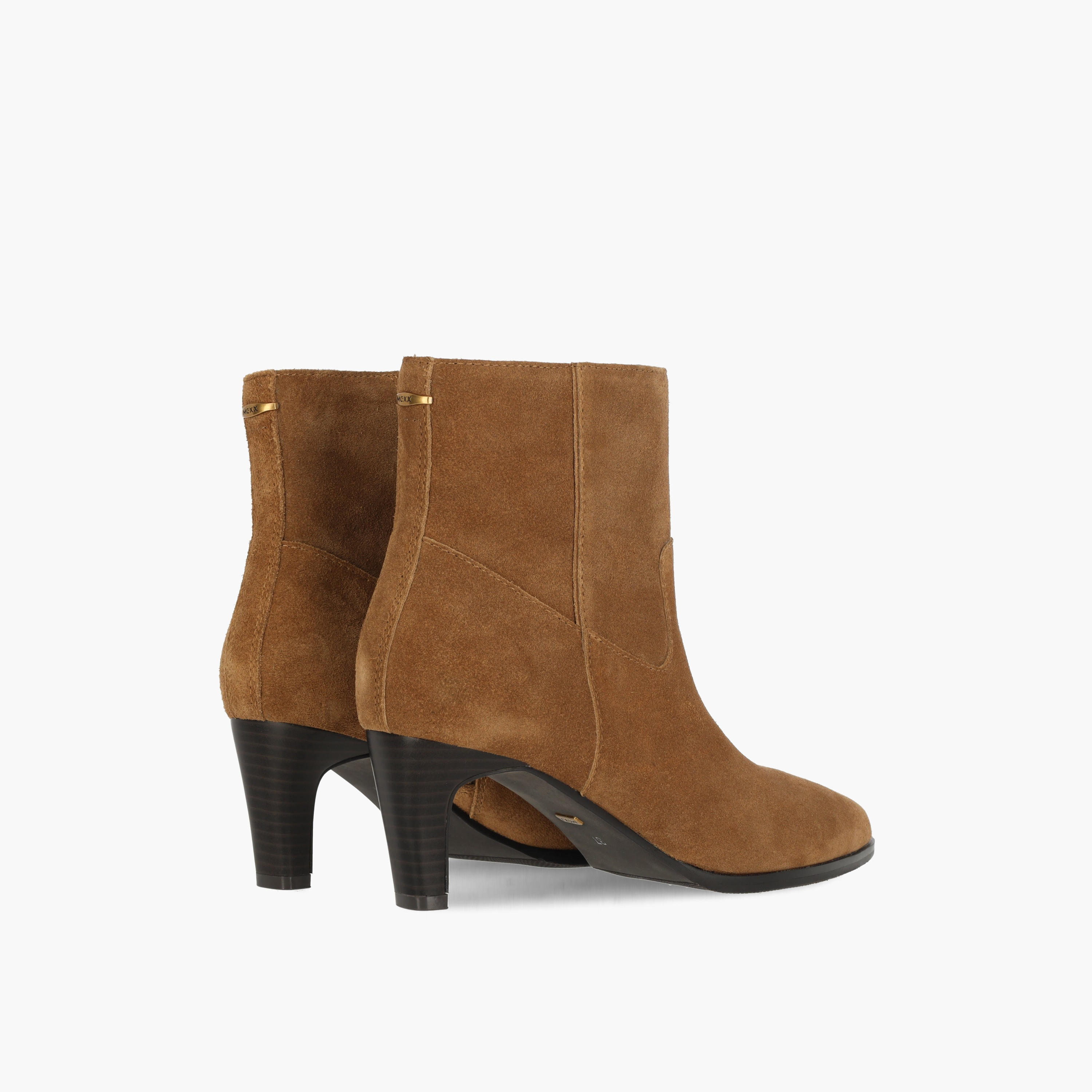 بوت بكاحل للنساء بكعب عريض وملمس بارز من مكس-women-shoes-boots-image-3