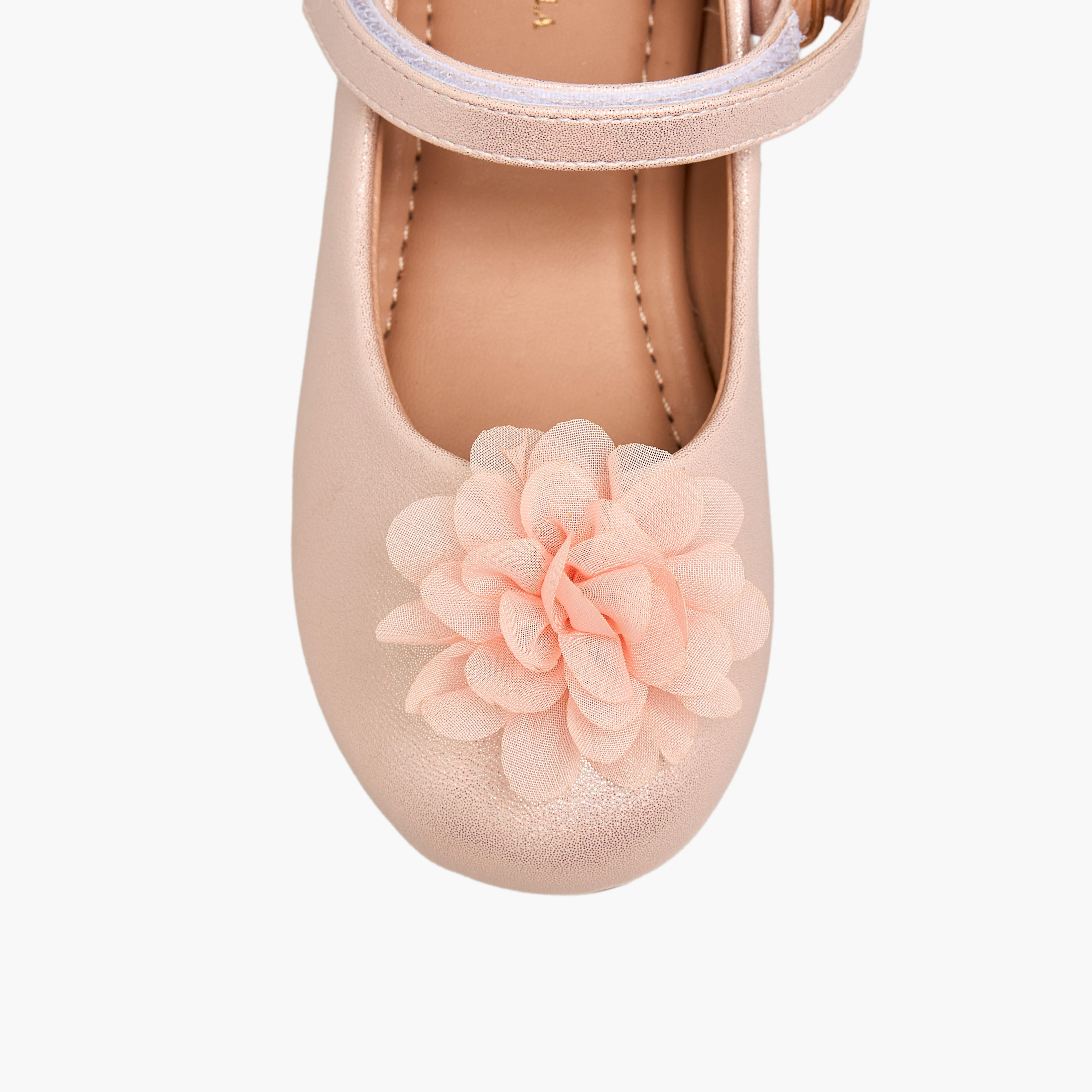 حذاء ماري جين مزين بزهور للبنات من فلورا بيلا-girls-shoes-maryjanes-image-4