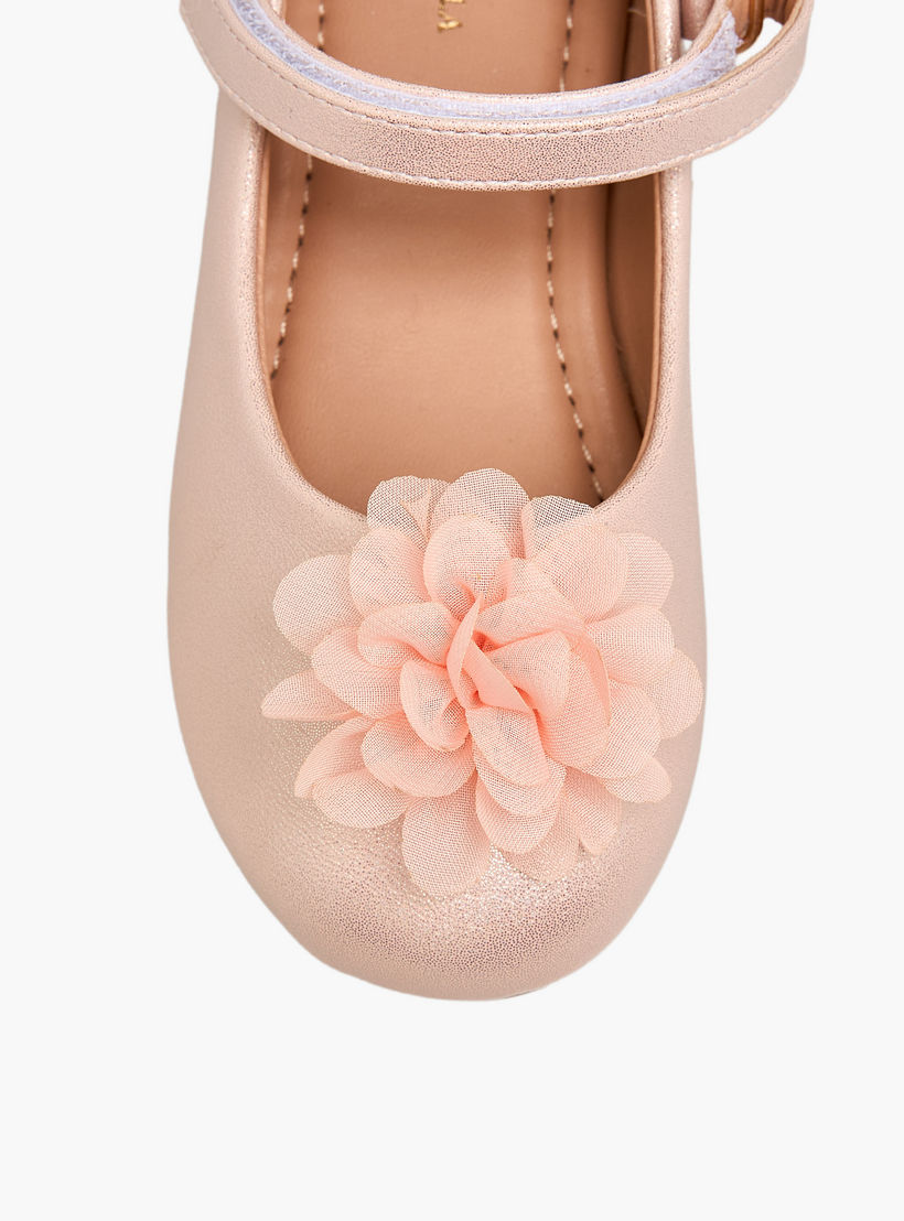 حذاء ماري جين مزين بزهور للبنات من فلورا بيلا-girls-shoes-maryjanes-image-4