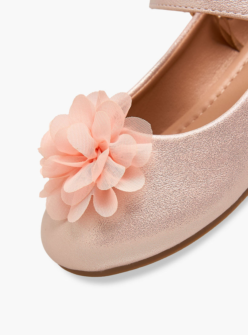 حذاء ماري جين مزين بزهور للبنات من فلورا بيلا-girls-shoes-maryjanes-image-6